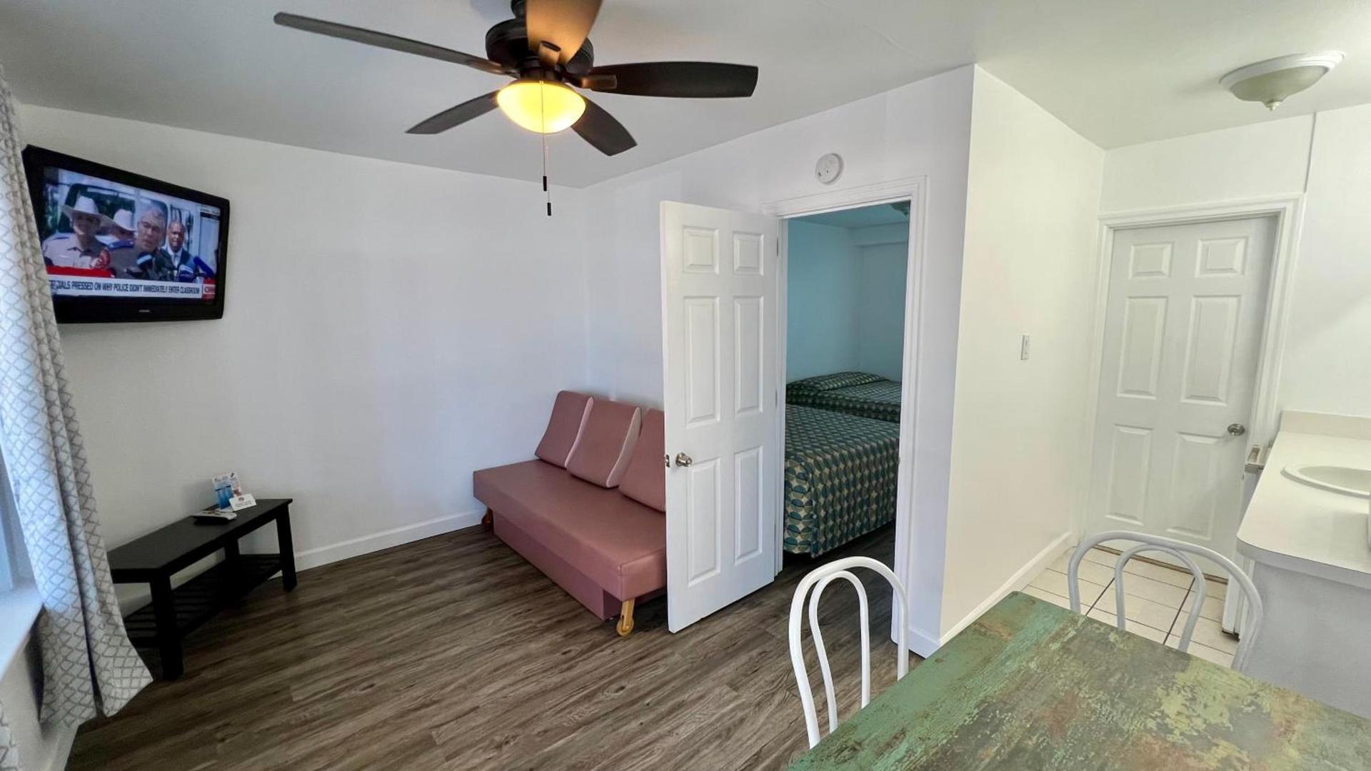 Riviera Resort & Suites photo 33