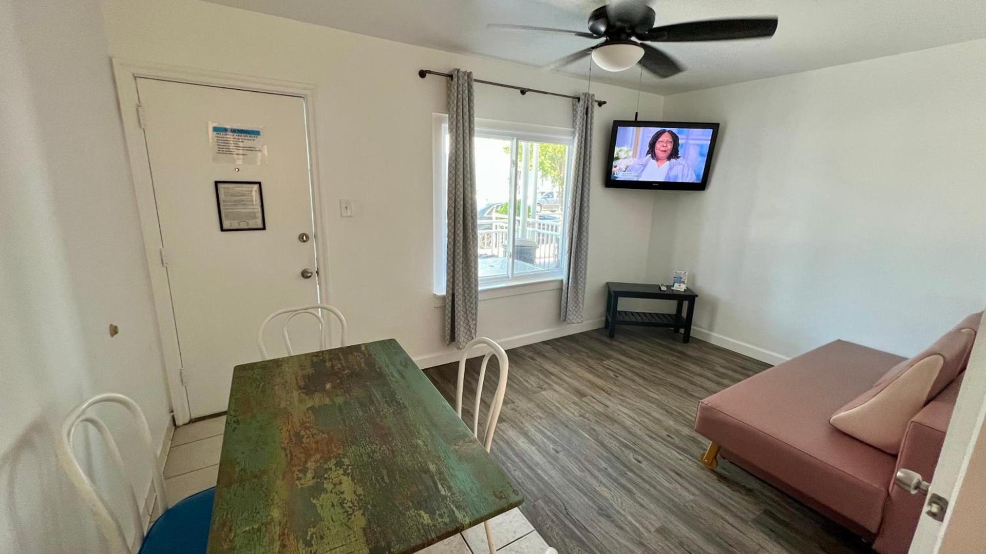 Riviera Resort & Suites photo 11