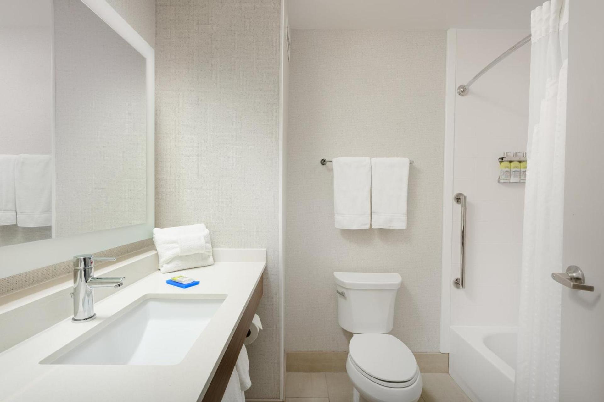 Holiday Inn Express - Tullahoma by IHG photo 16
