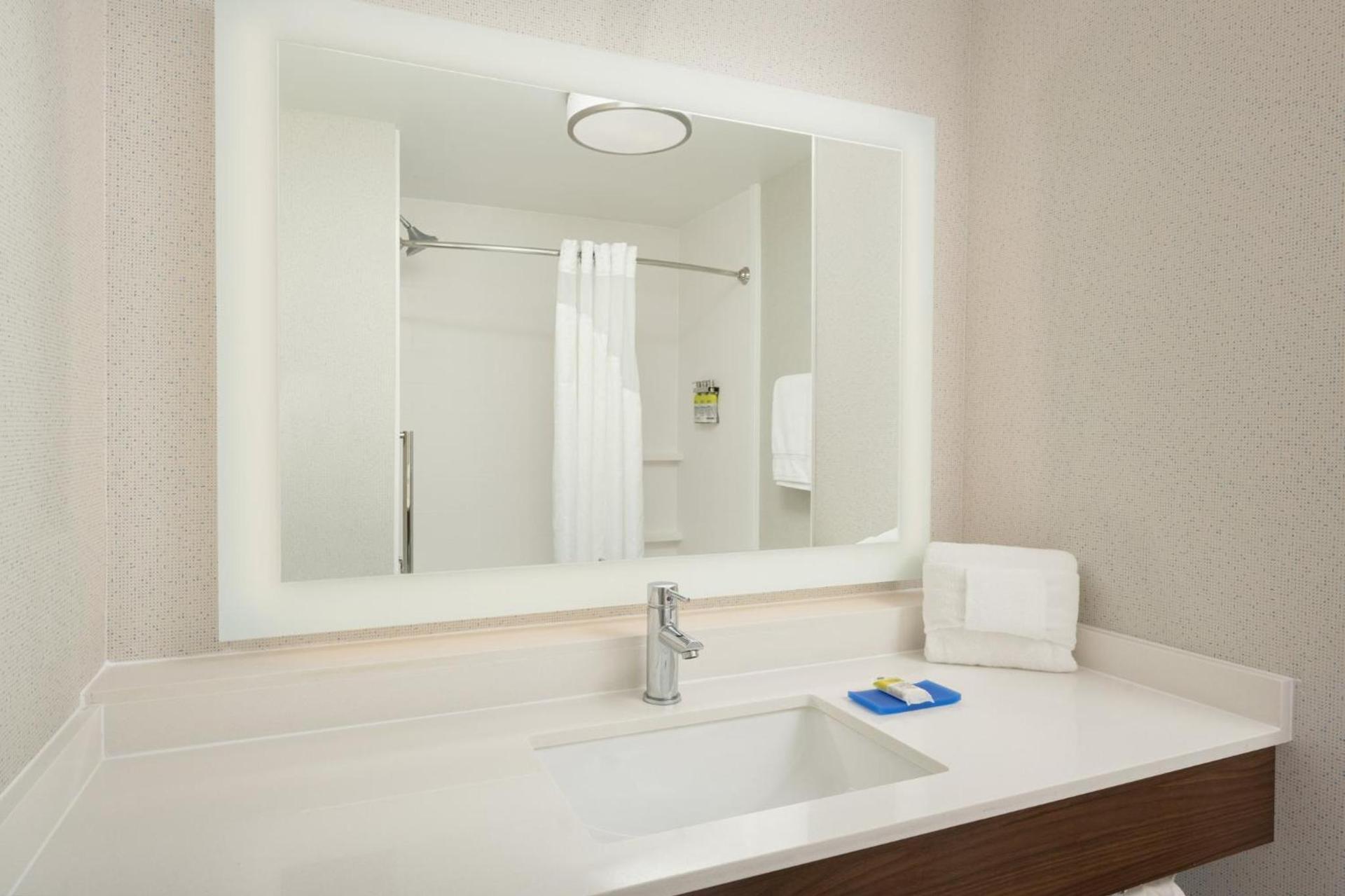 Holiday Inn Express - Tullahoma by IHG photo 18