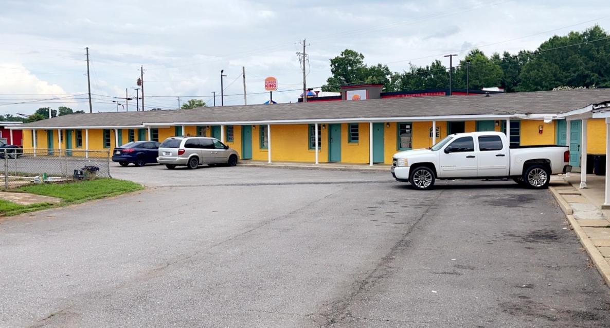 LAMPLIGHTER INN photo 1