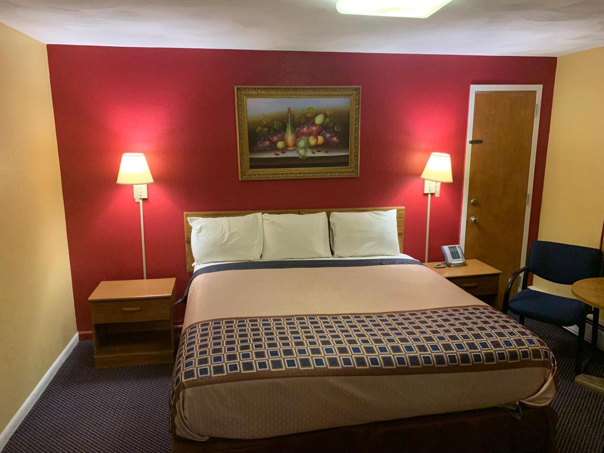 Utica Rest Inn photo 7