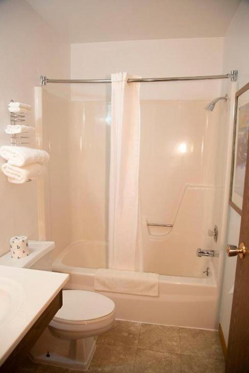 ARTOS MOTEL photo 24