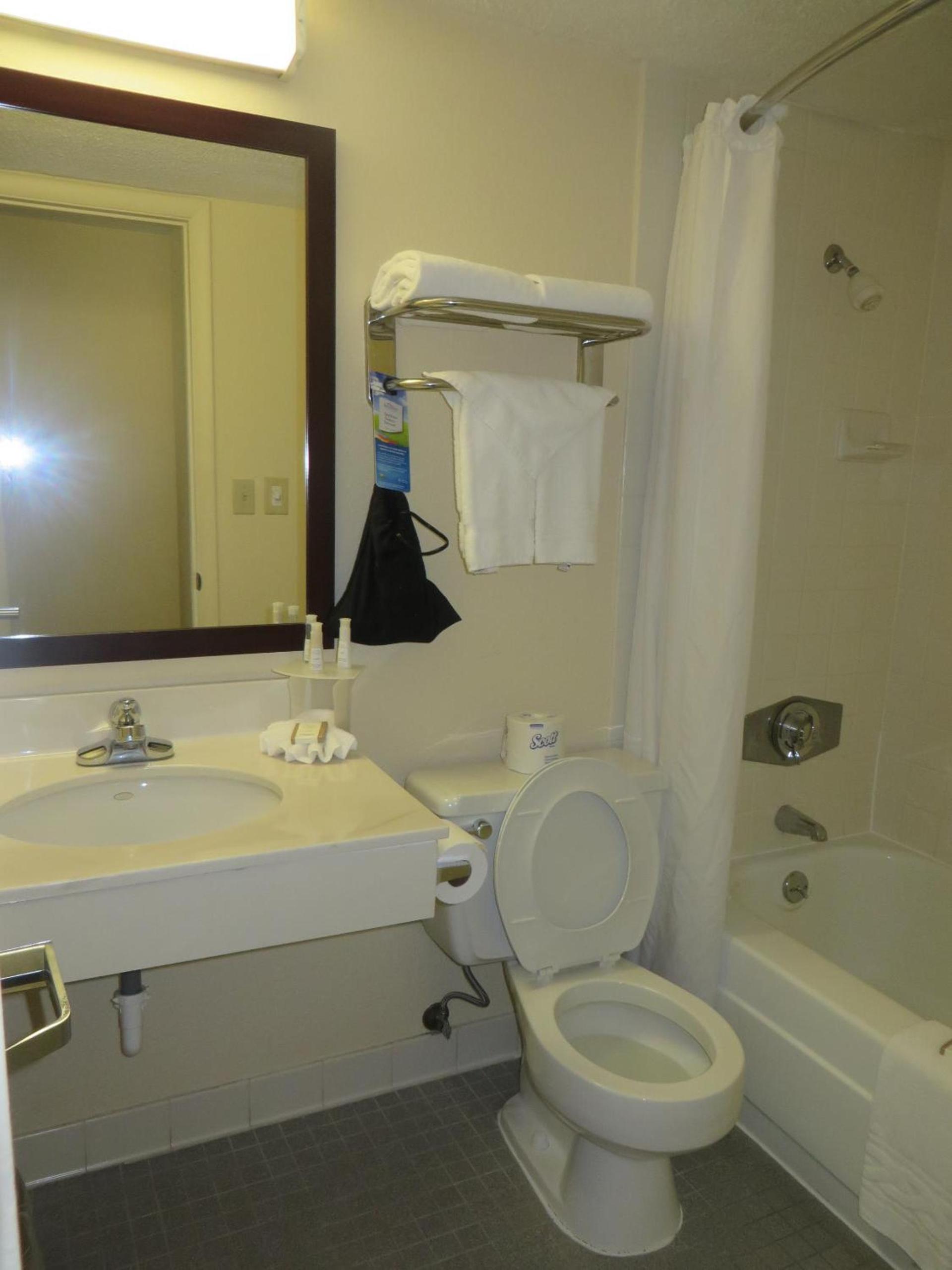 Baymont by Wyndham Jefferson City photo 19