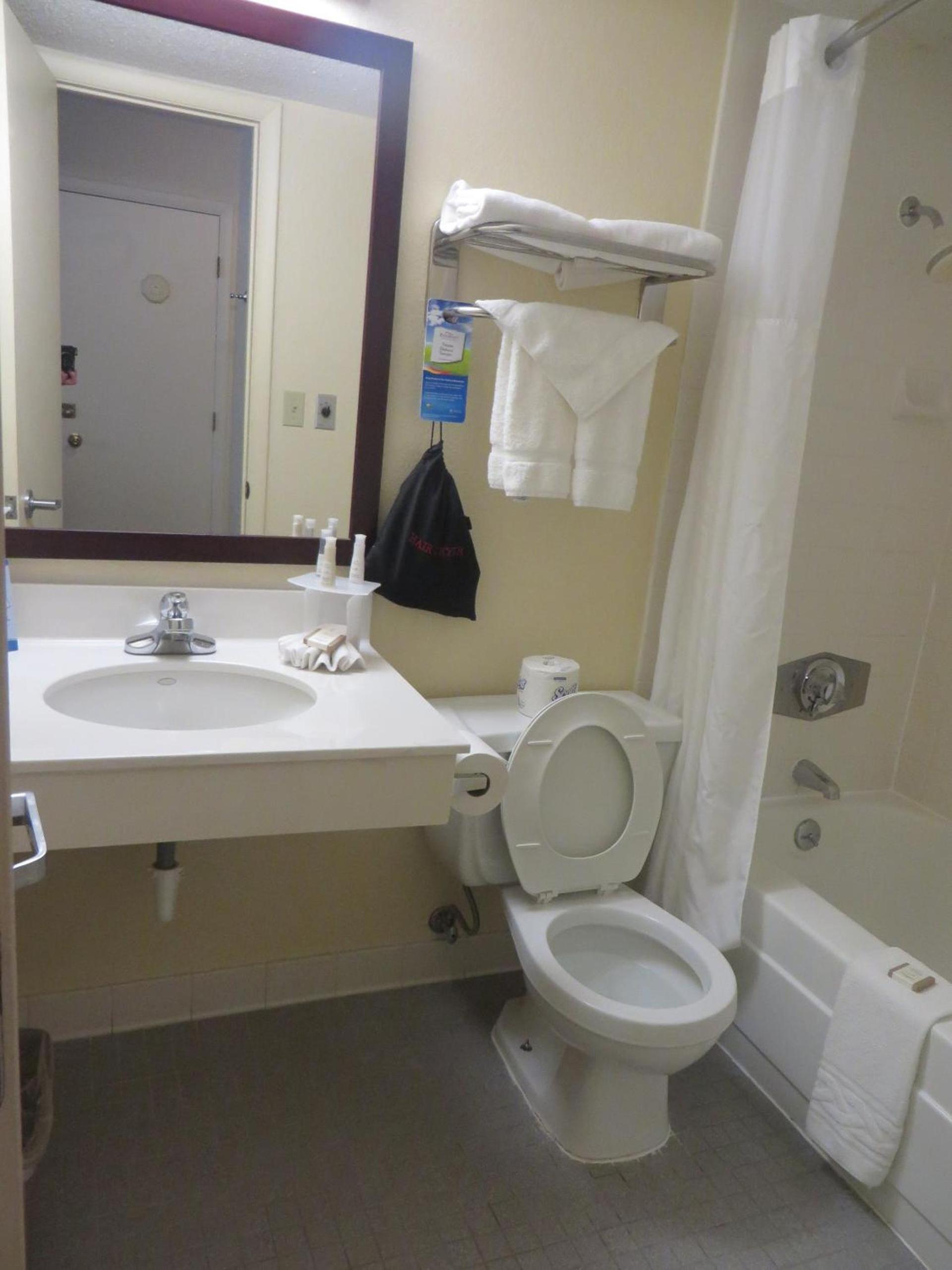 Baymont by Wyndham Jefferson City photo 21