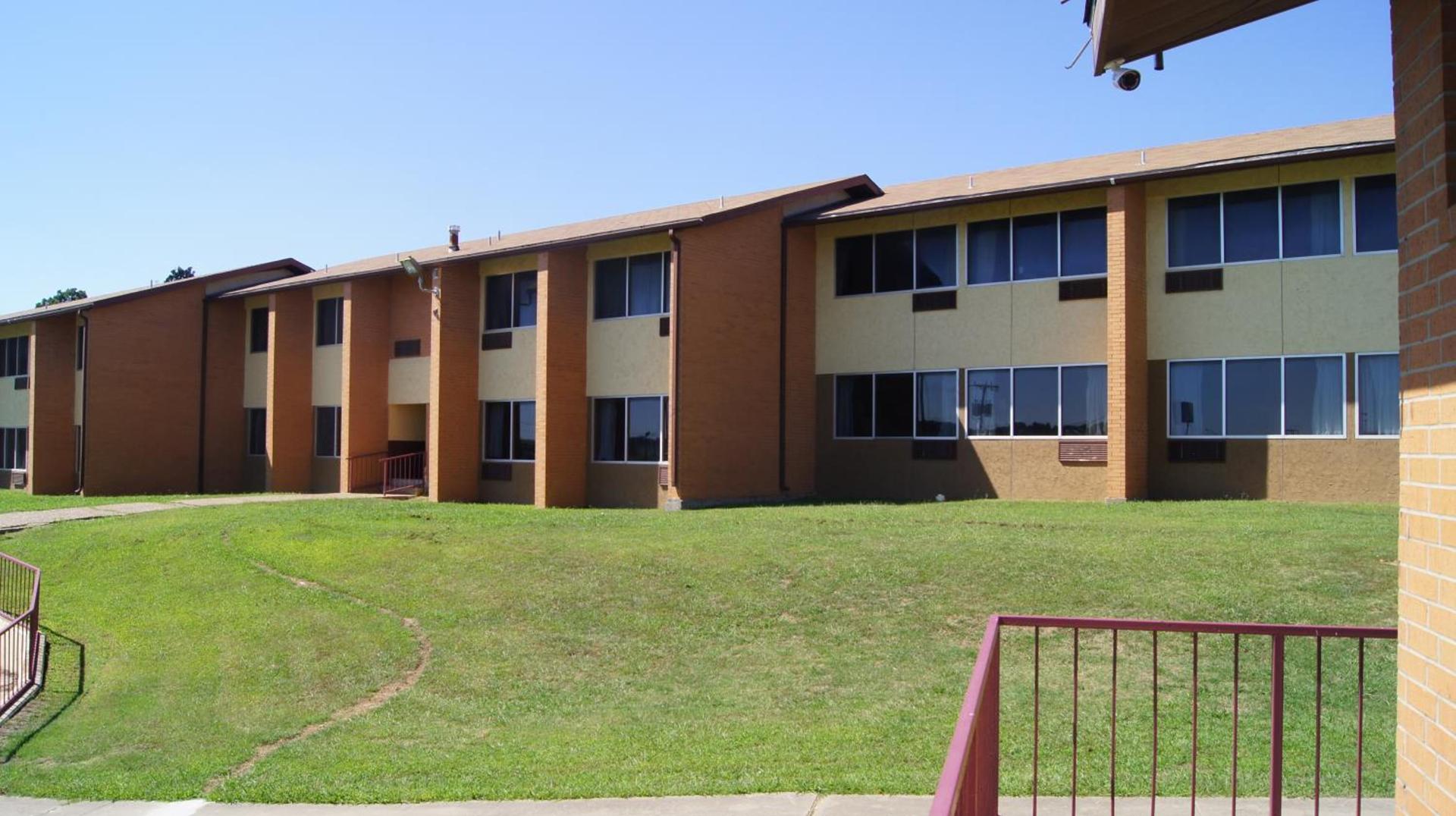 Holiday Lodge & Suites photo 1