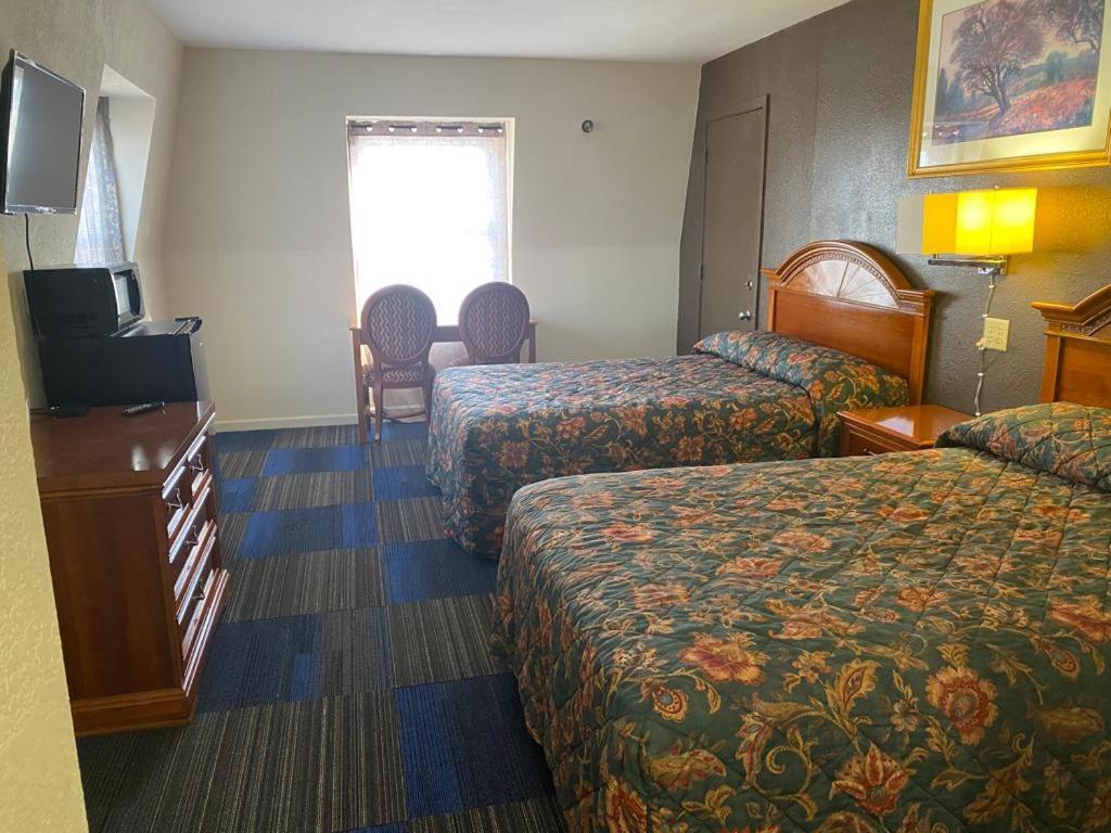 Country Club Inn & Suites photo 46