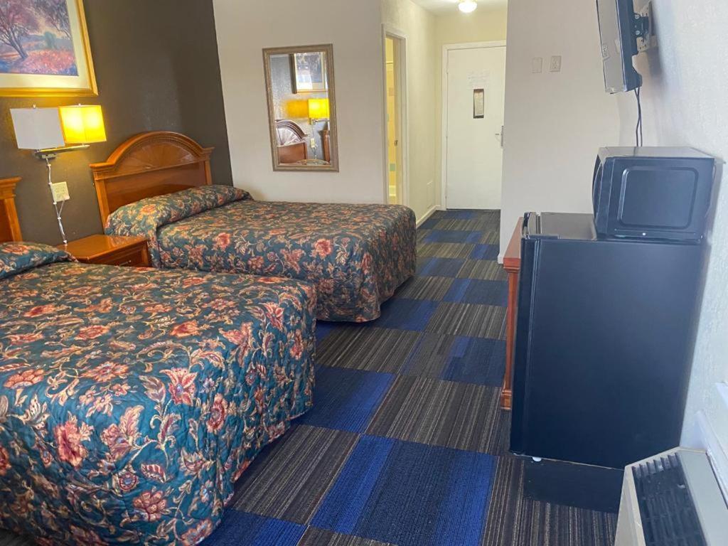 Country Club Inn & Suites photo 45