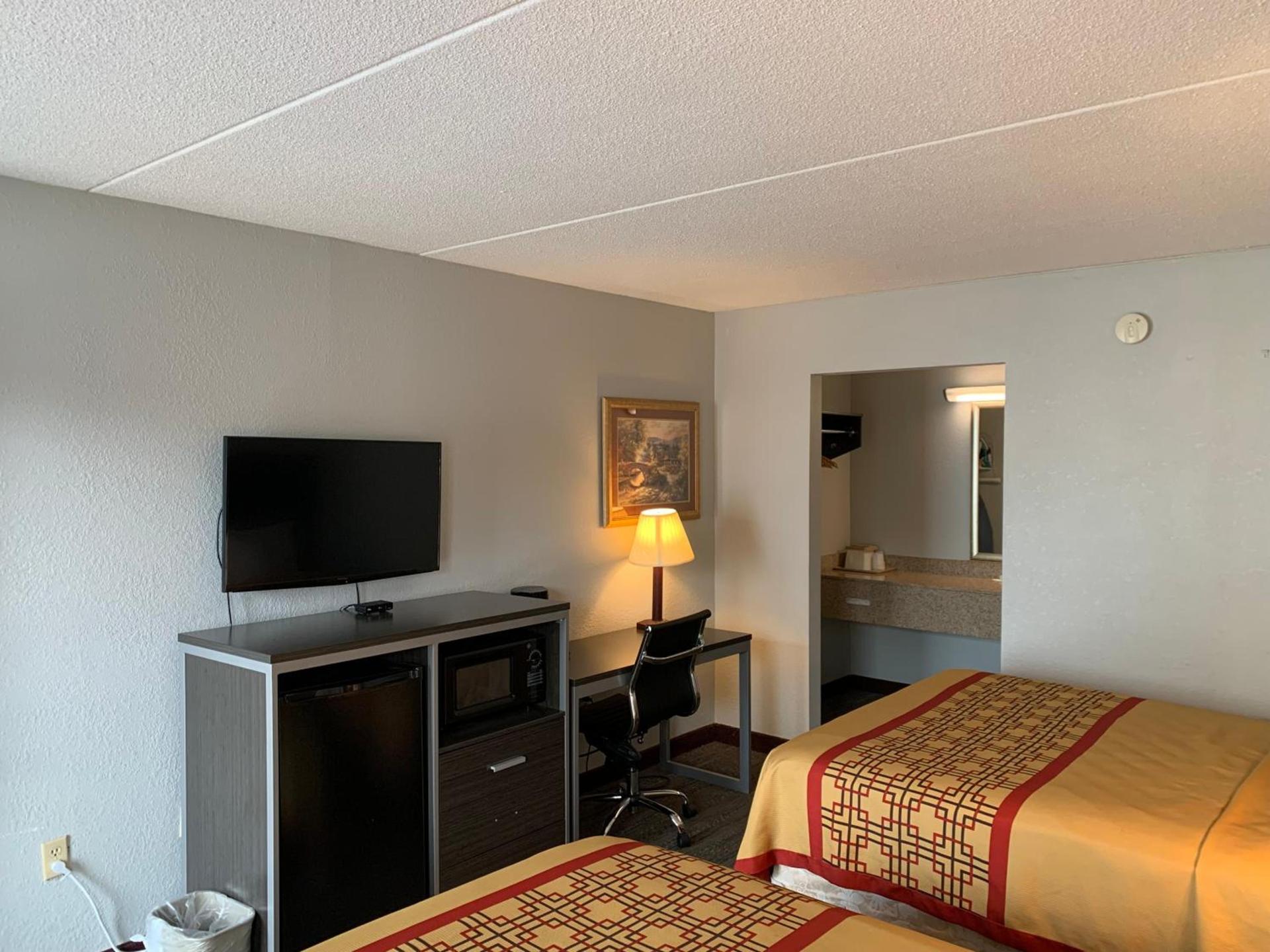 Pigeon Forge Parkway Inn photo 30