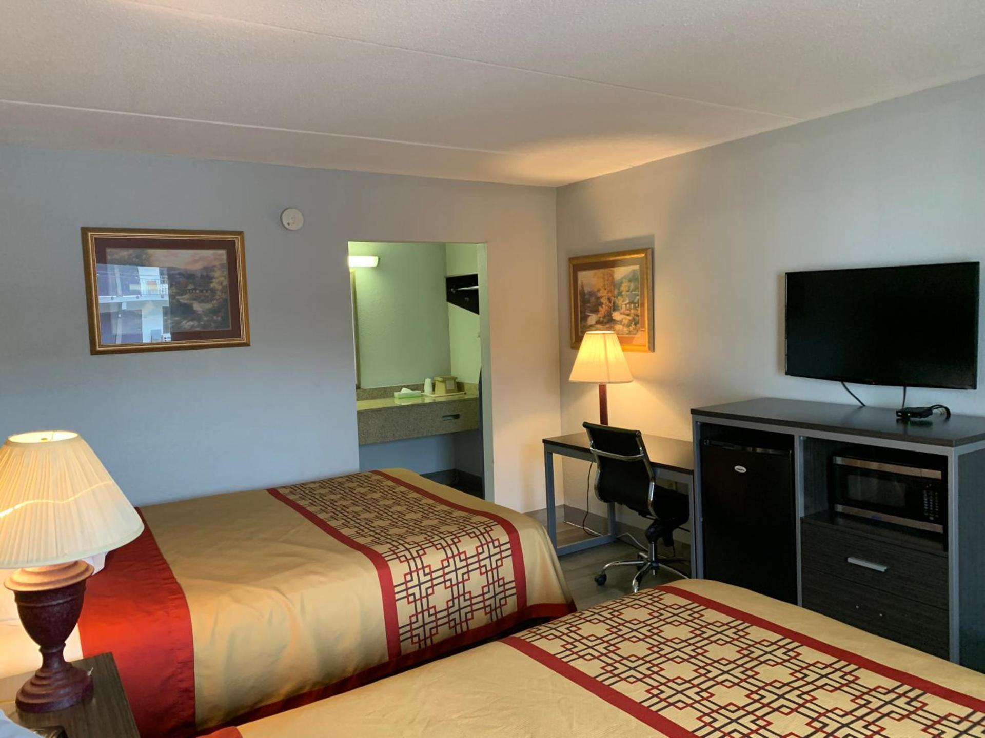Pigeon Forge Parkway Inn photo 32