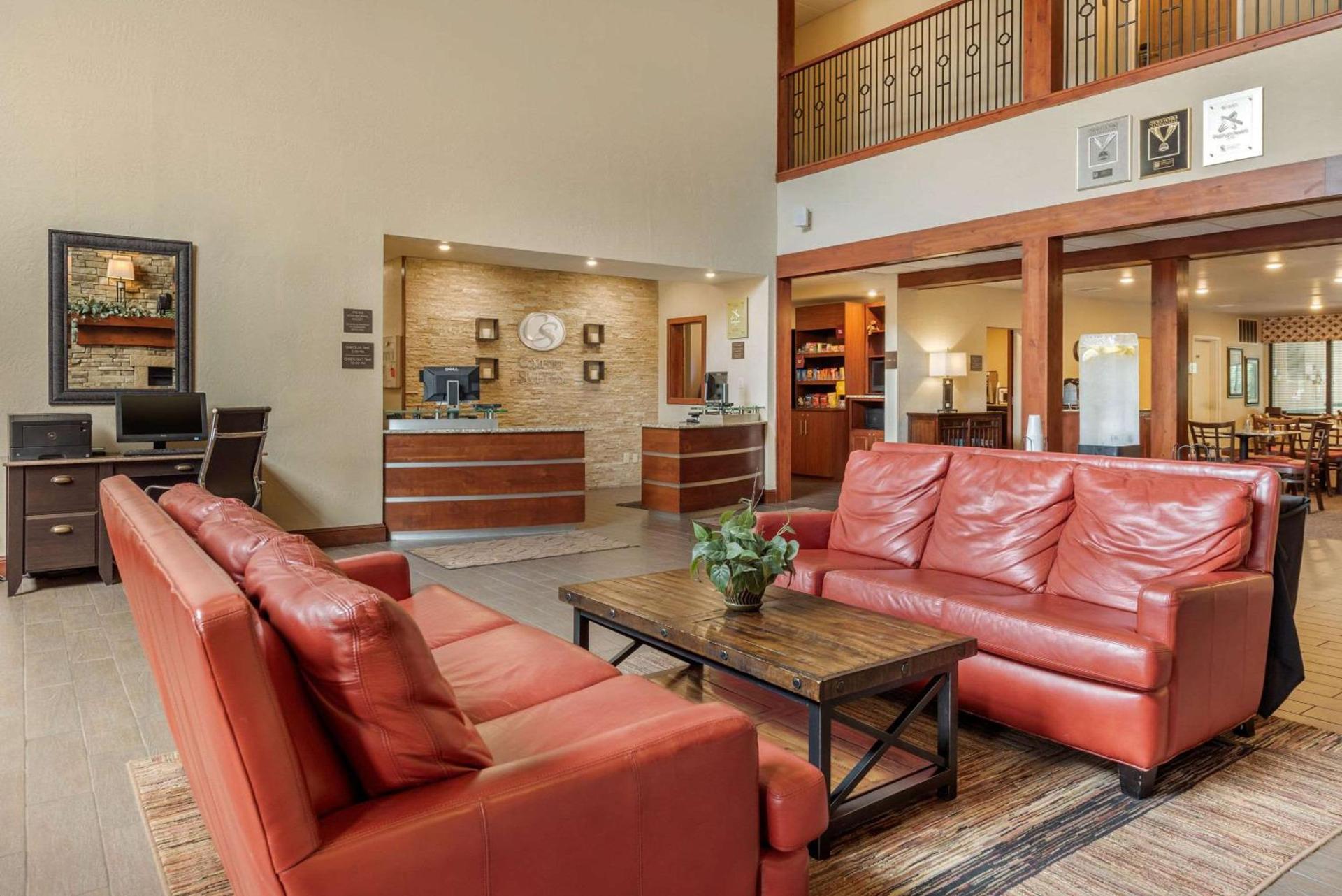 Comfort Suites near Route 66 photo 5