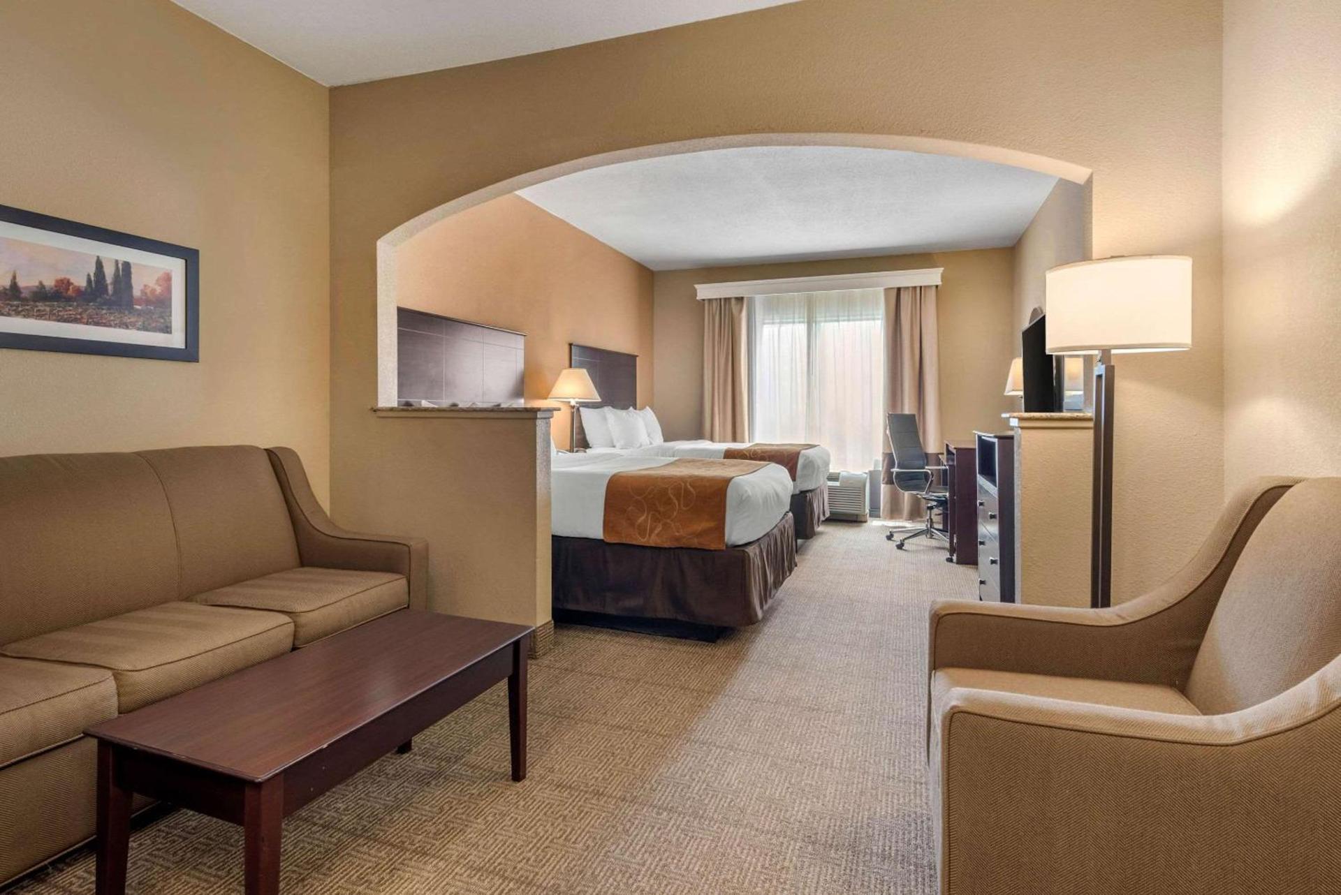 Comfort Suites near Route 66 photo 7