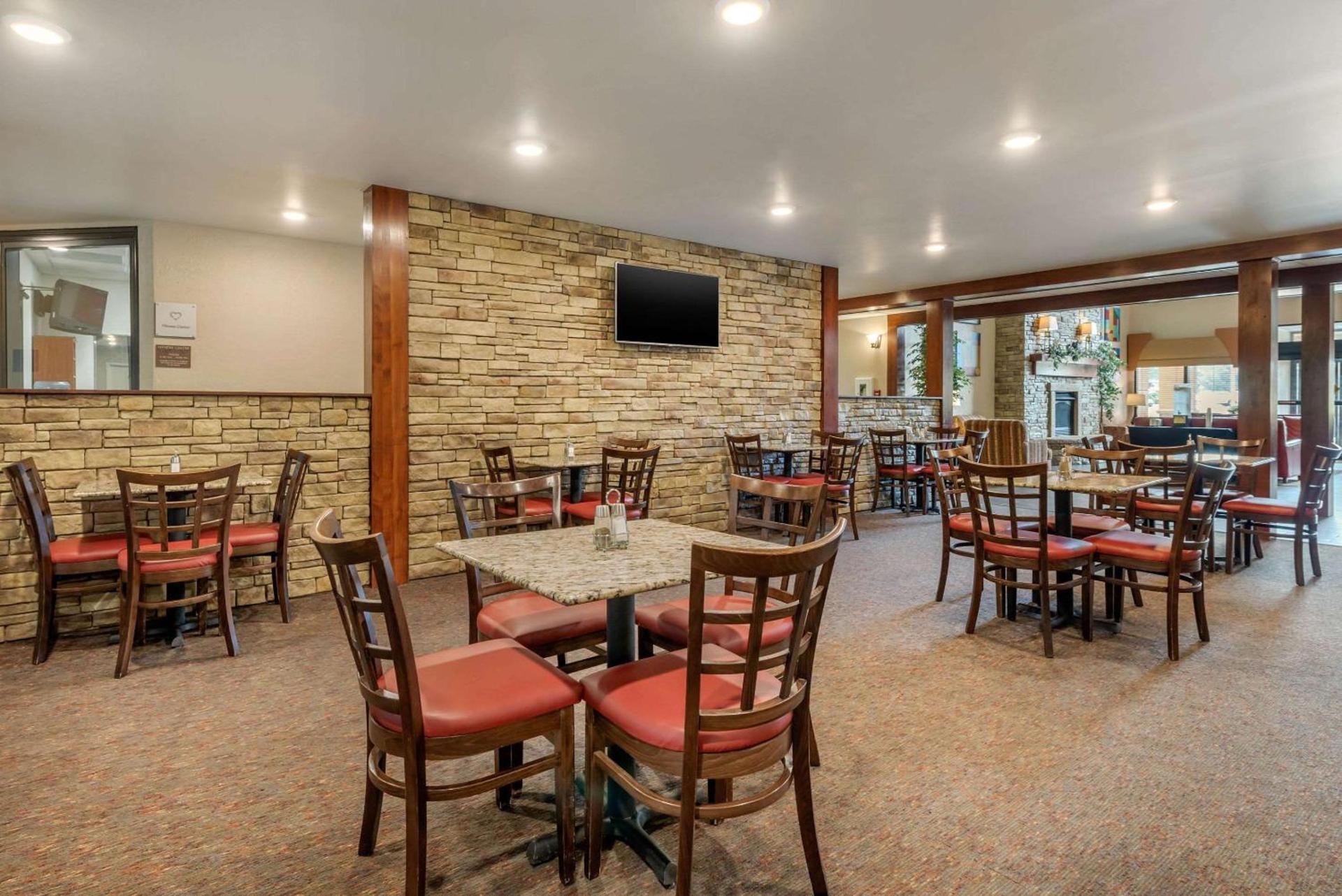 Comfort Suites near Route 66 photo 29