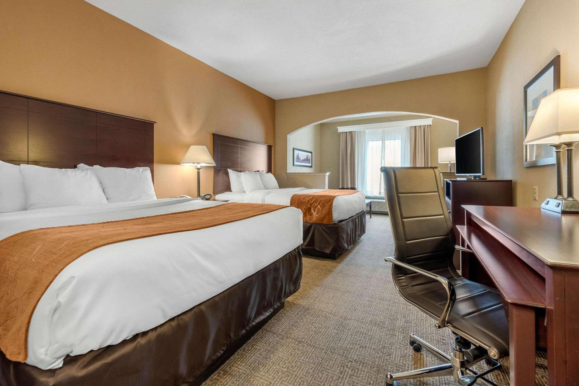 Comfort Suites near Route 66 photo 18