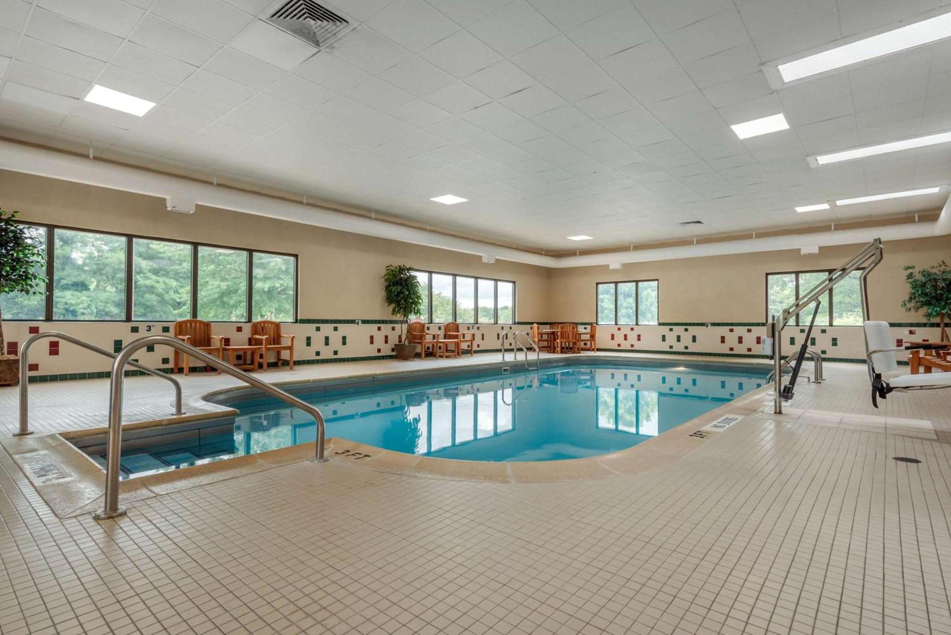 Comfort Suites near Route 66 photo 22