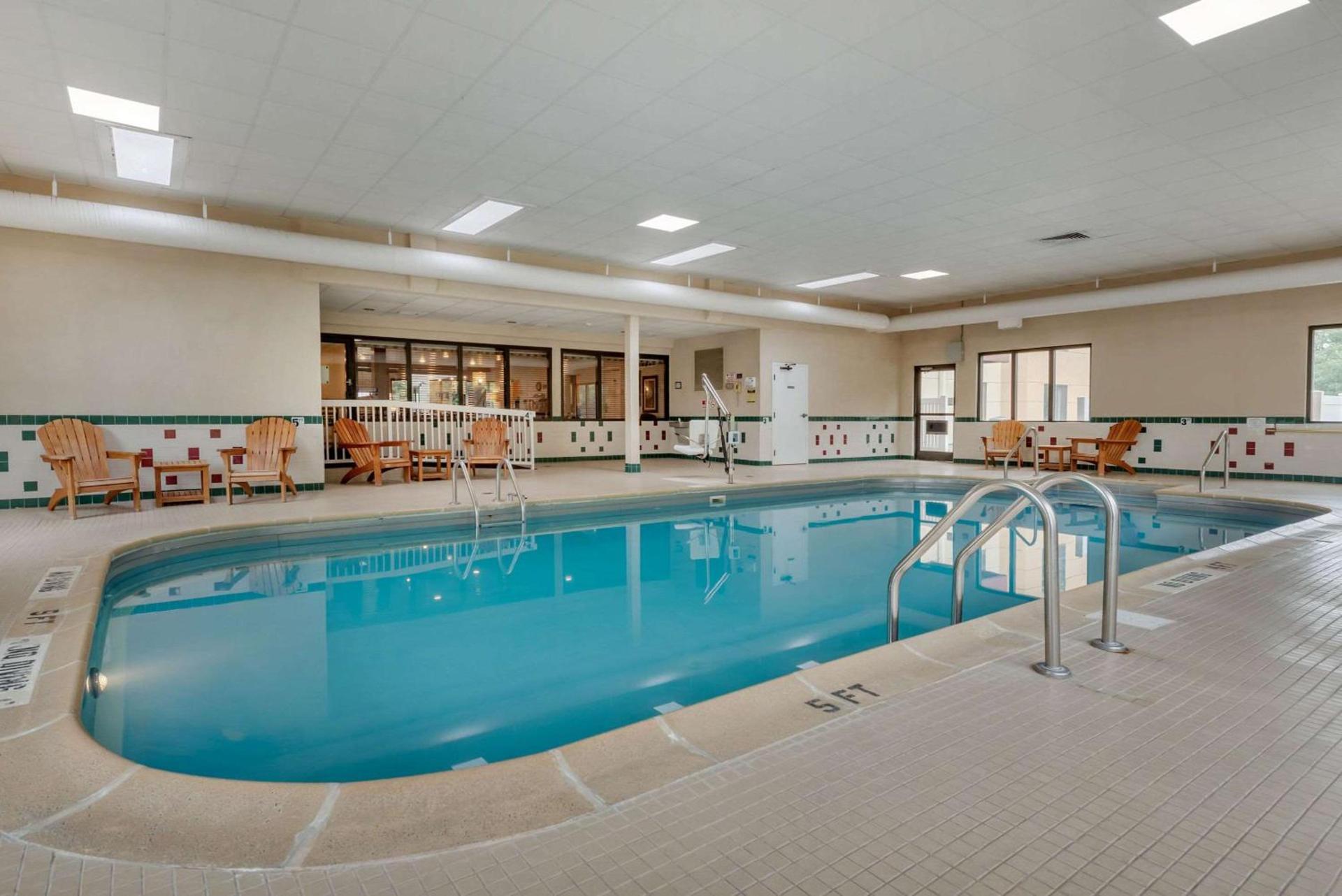 Comfort Suites near Route 66 photo 23