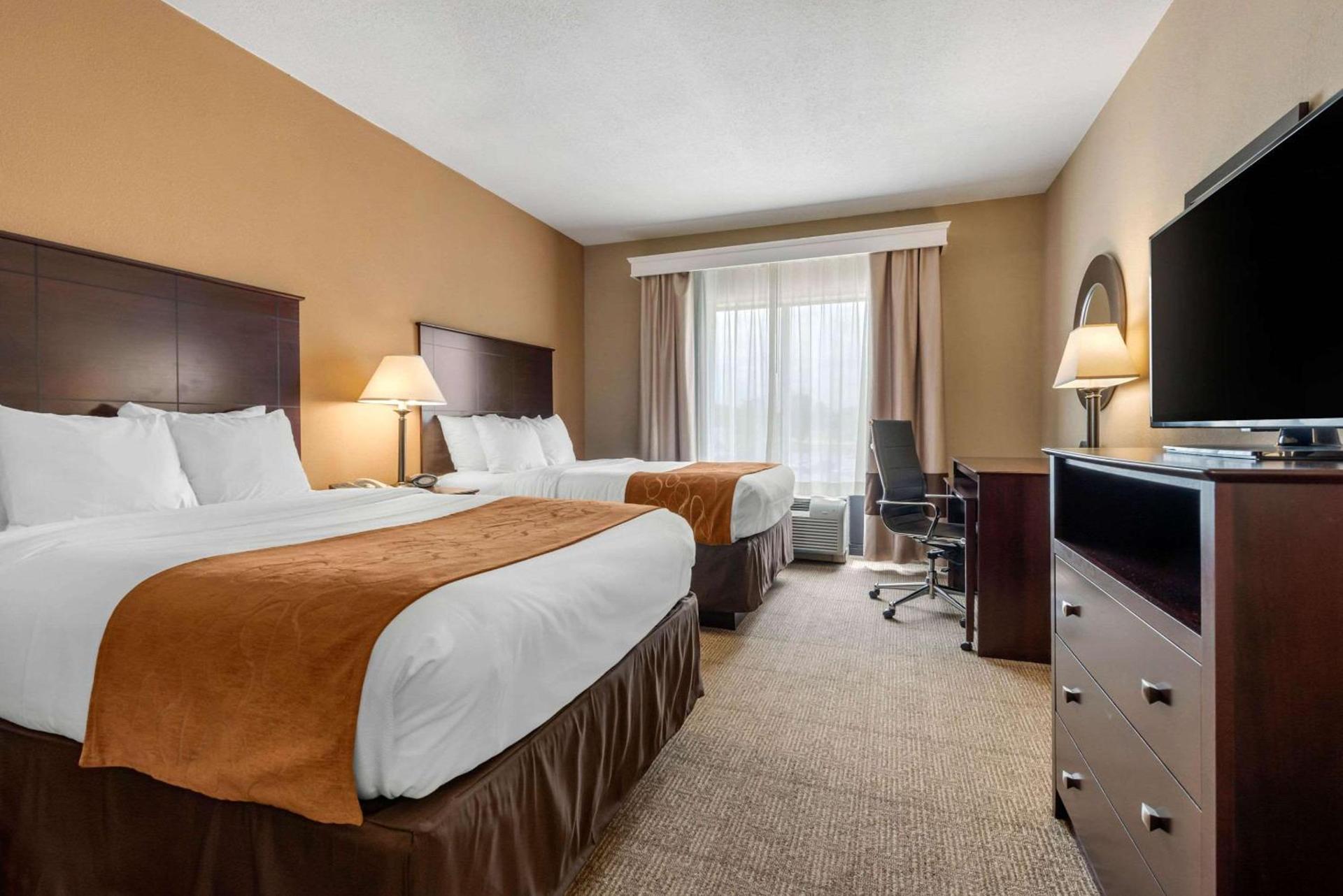 Comfort Suites near Route 66 photo 8