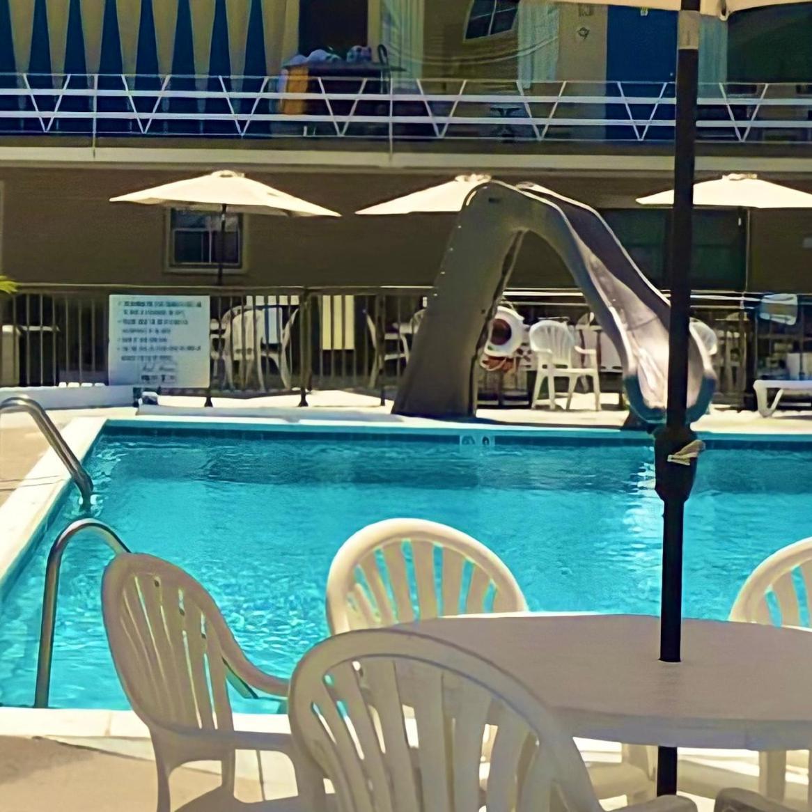 Beach Colony Motel photo 4