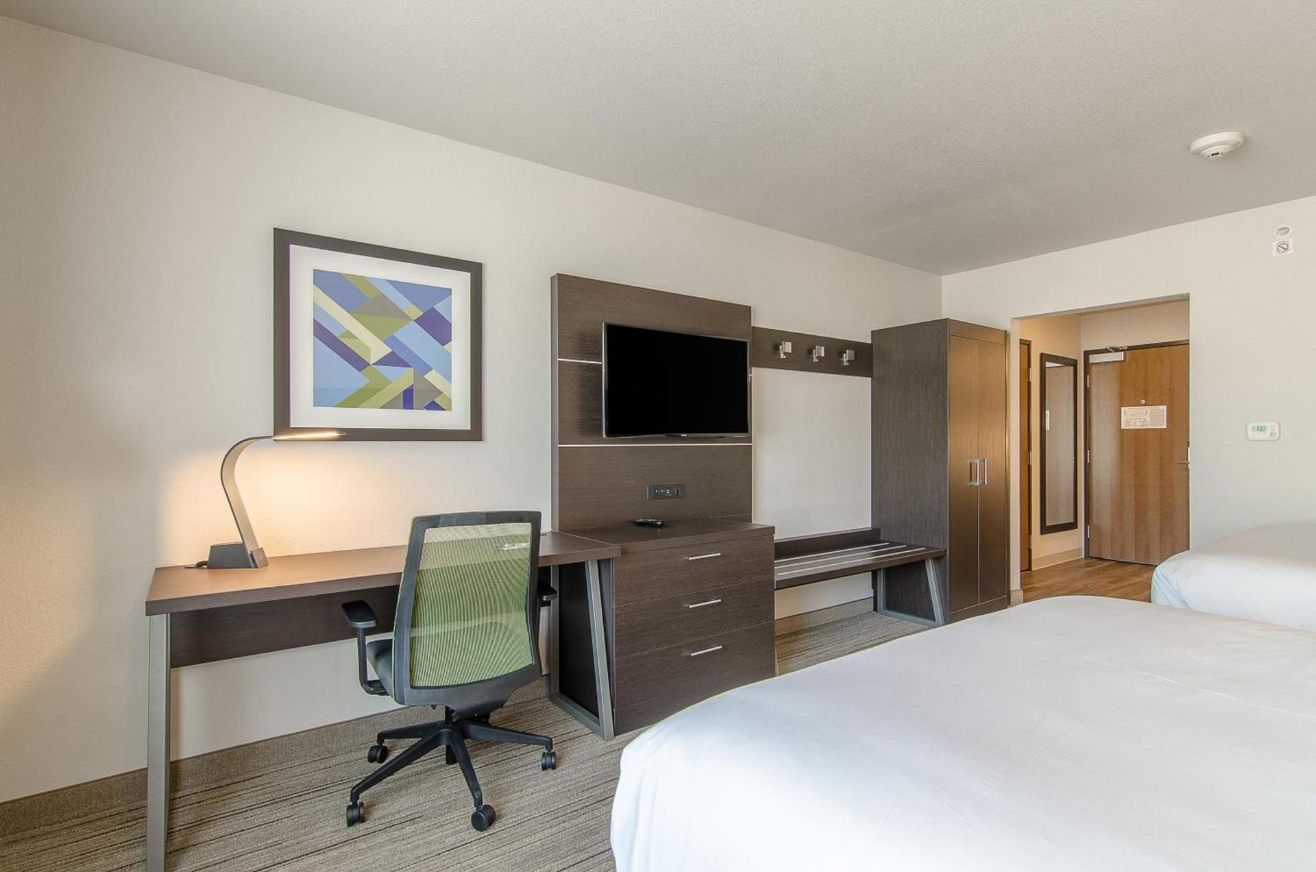 Holiday Inn Express & Suites - Atchison by IHG photo 7
