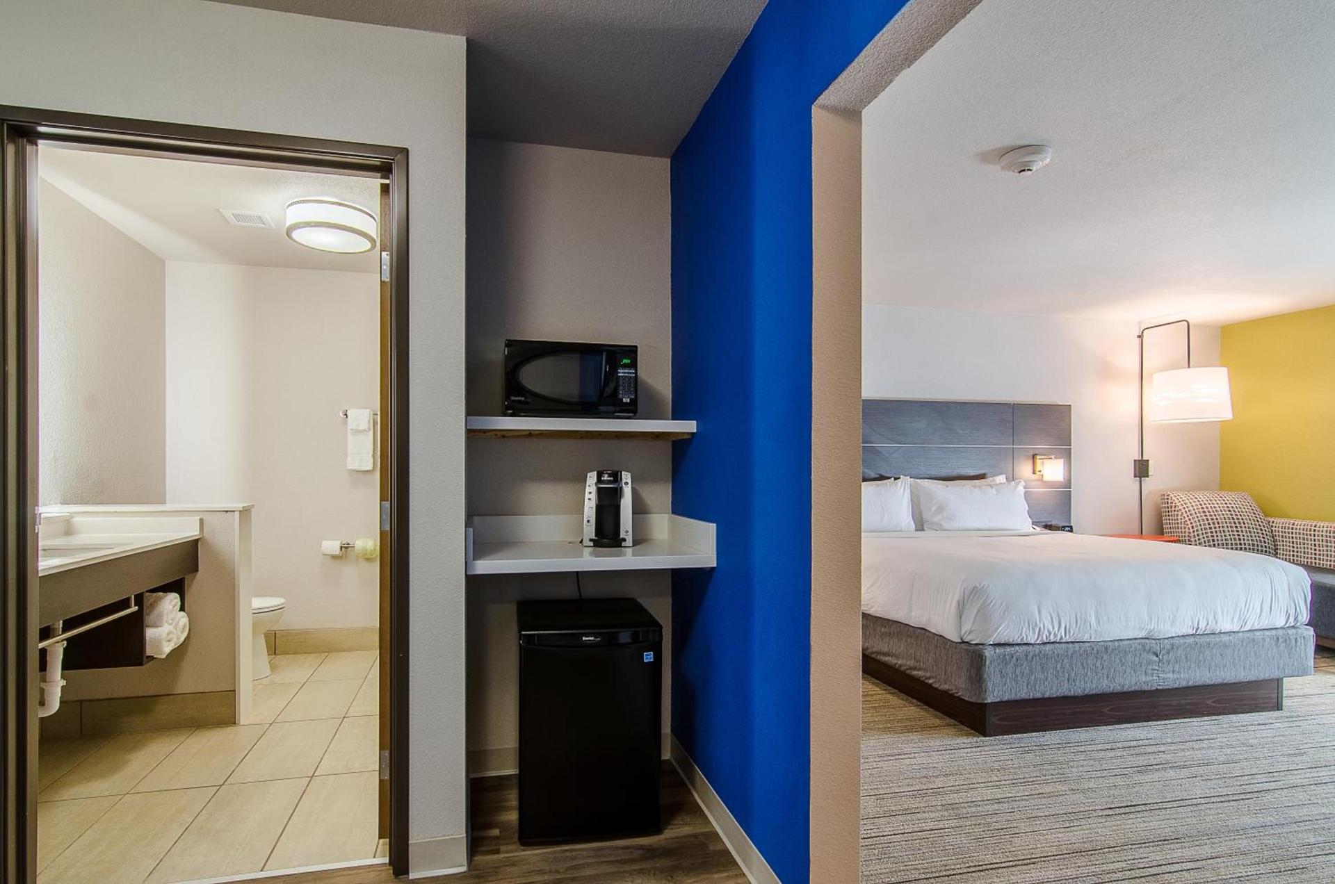 Holiday Inn Express & Suites - Atchison by IHG photo 10