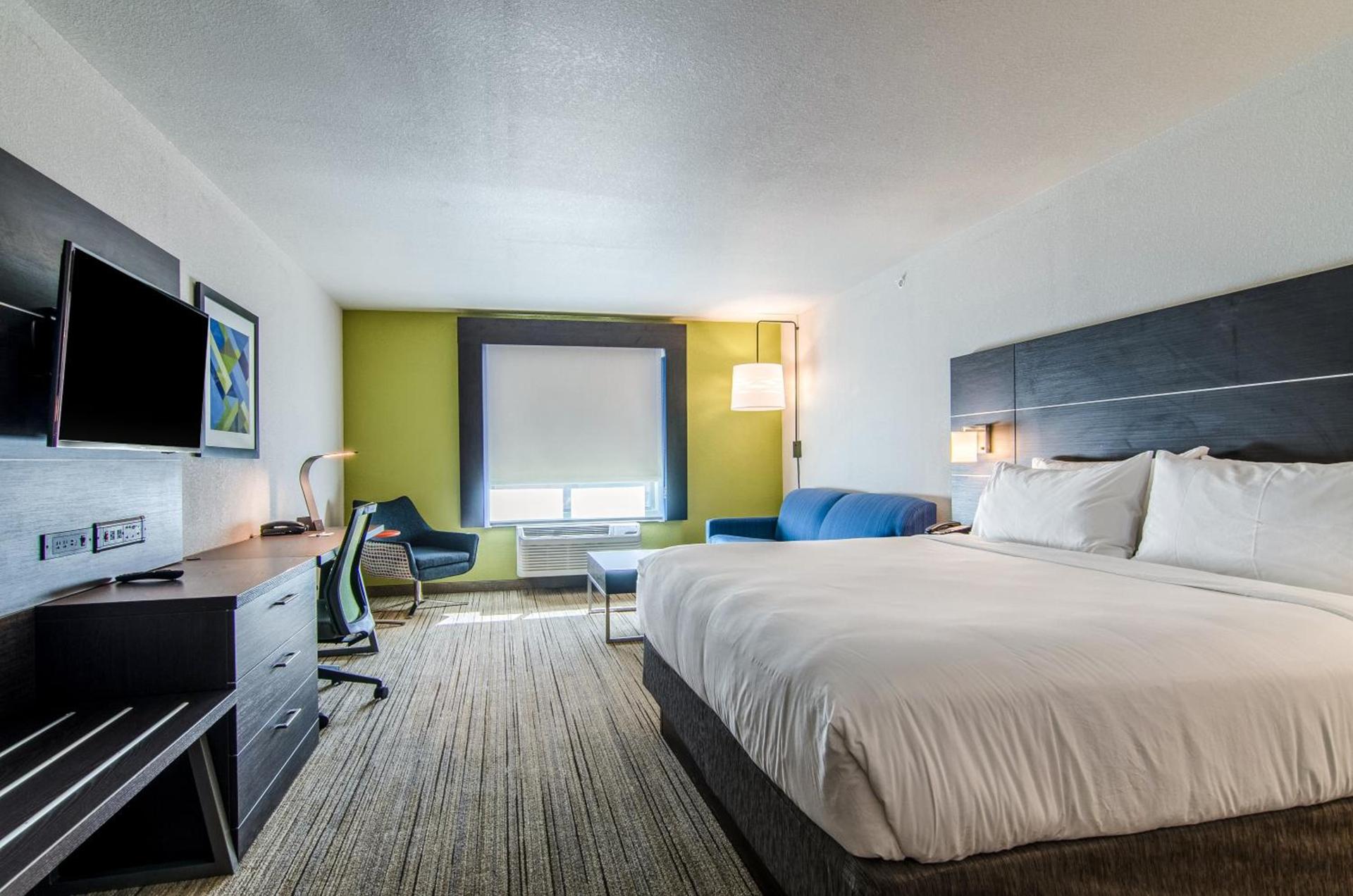 Holiday Inn Express & Suites - Atchison by IHG photo 11