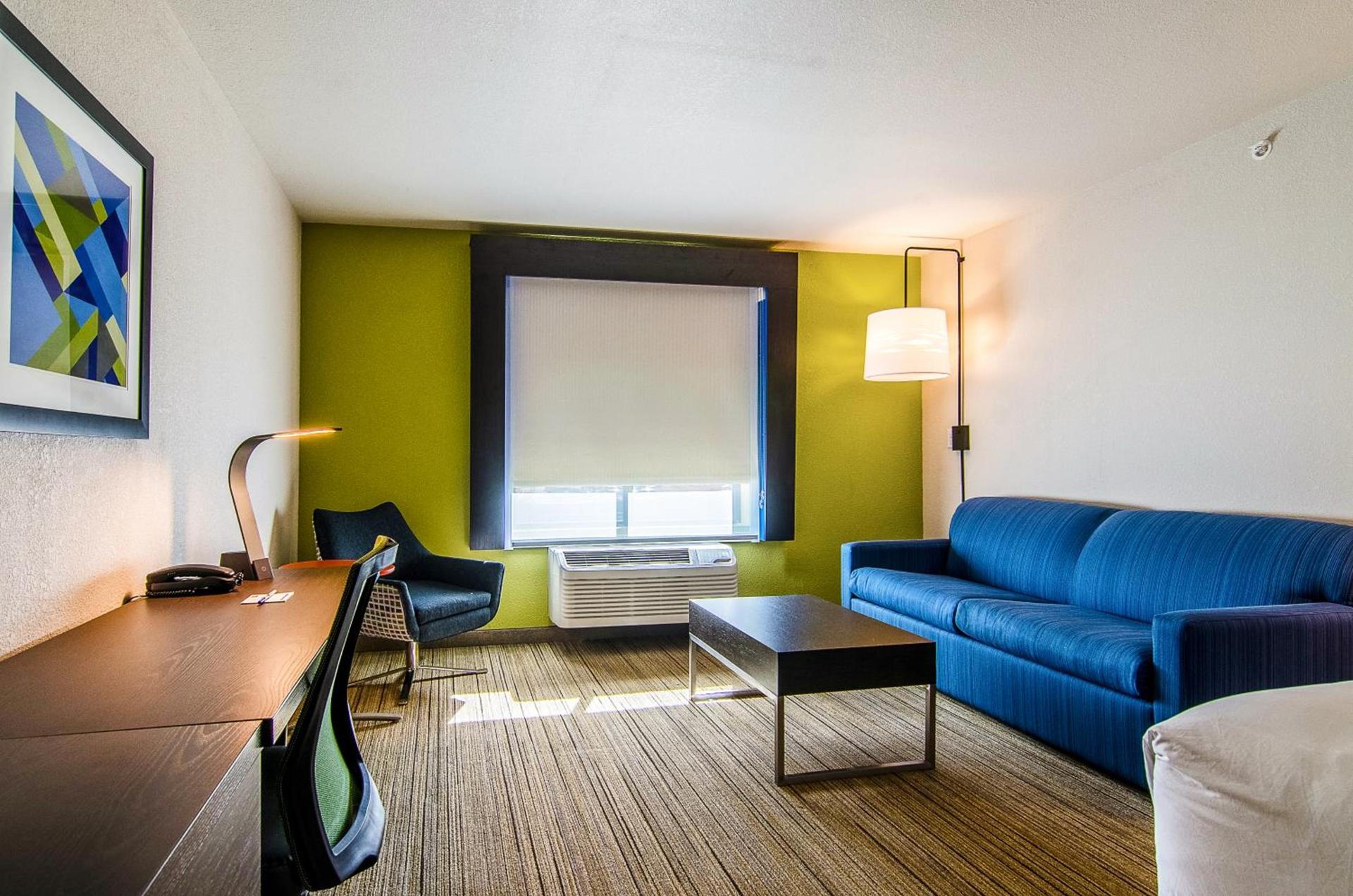 Holiday Inn Express & Suites - Atchison by IHG photo 12