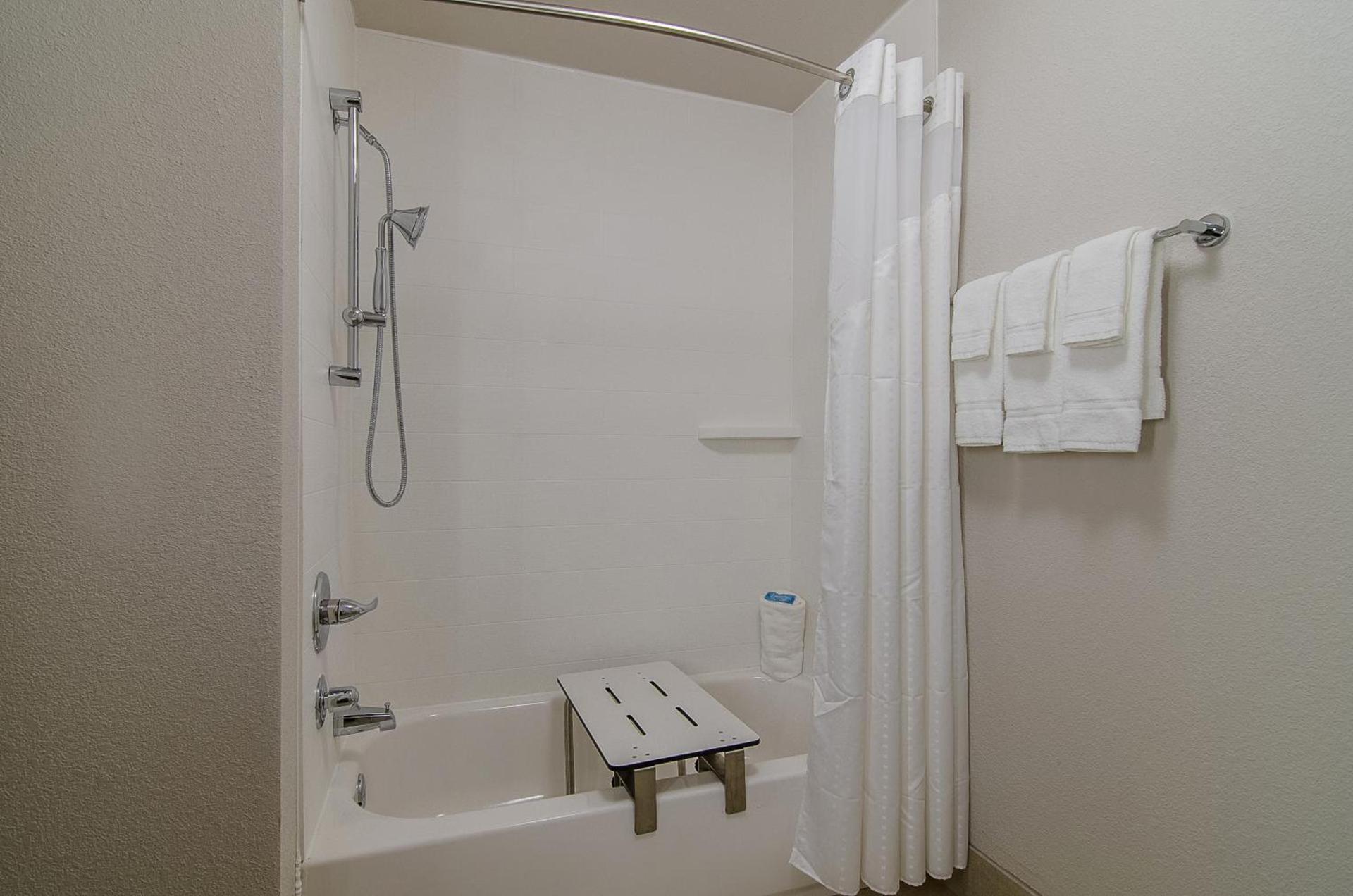 Holiday Inn Express & Suites - Atchison by IHG photo 14