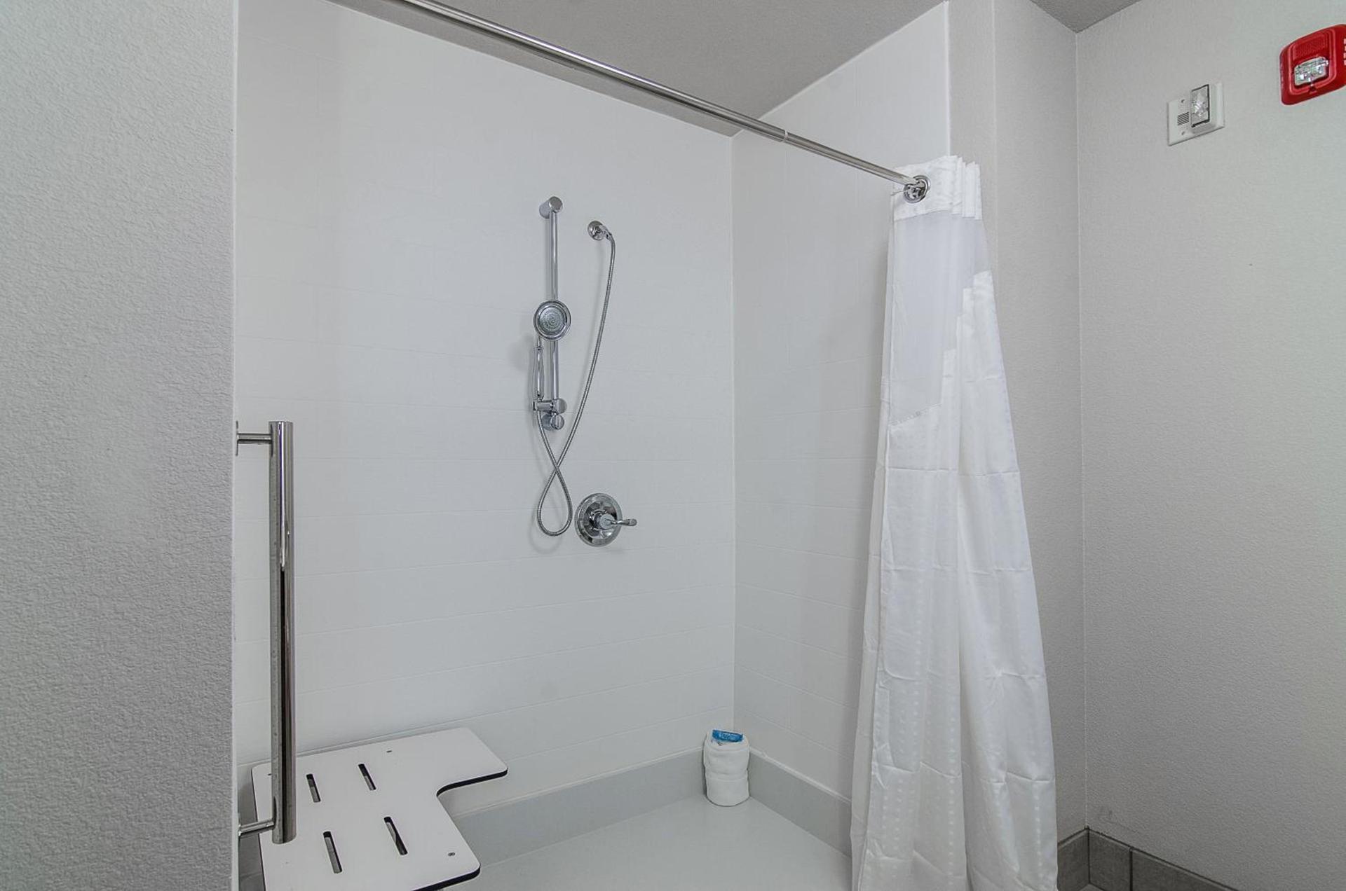 Holiday Inn Express & Suites - Atchison by IHG photo 16