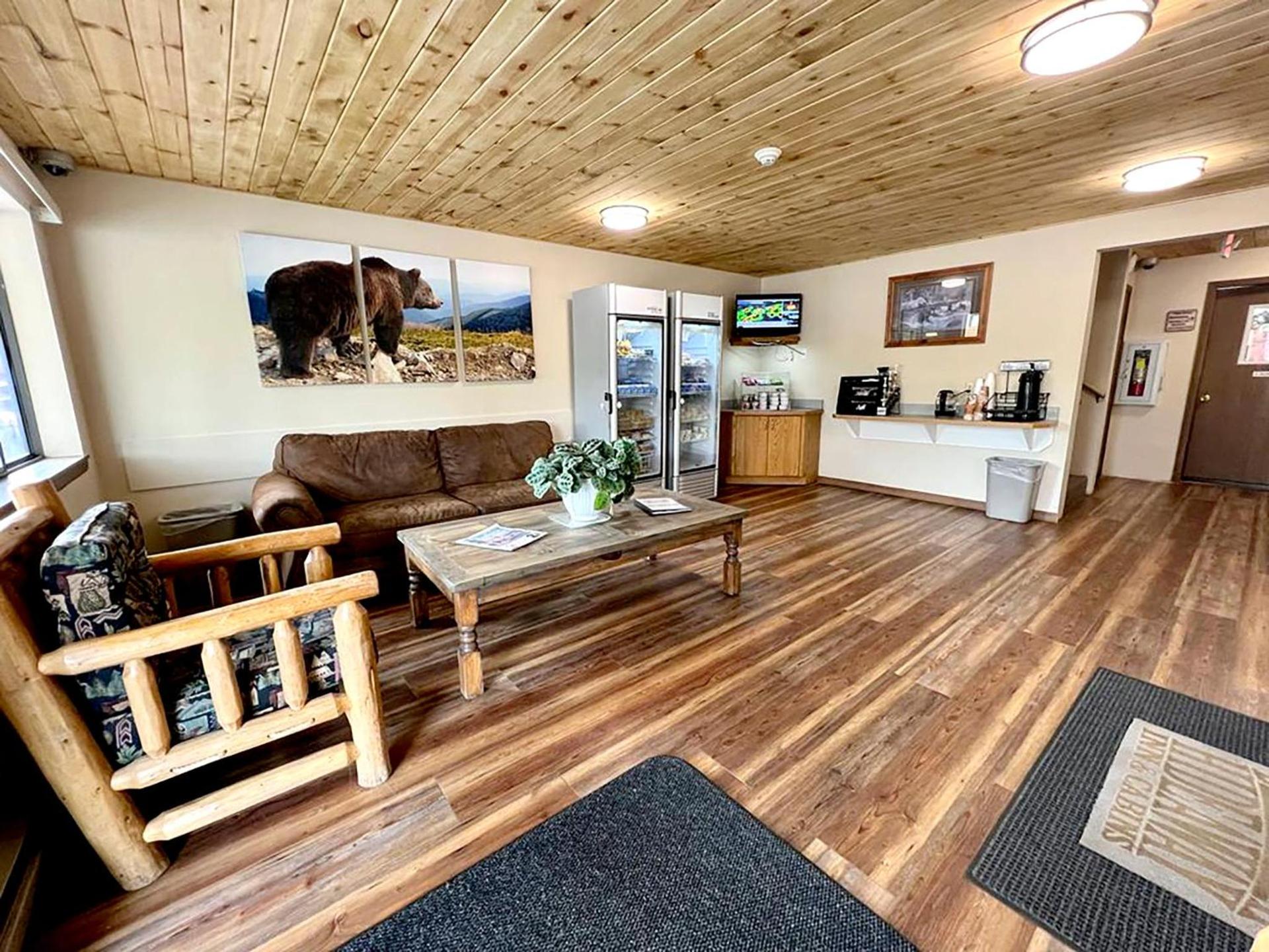 Beartooth Hideaway Inn & Cabins photo 17