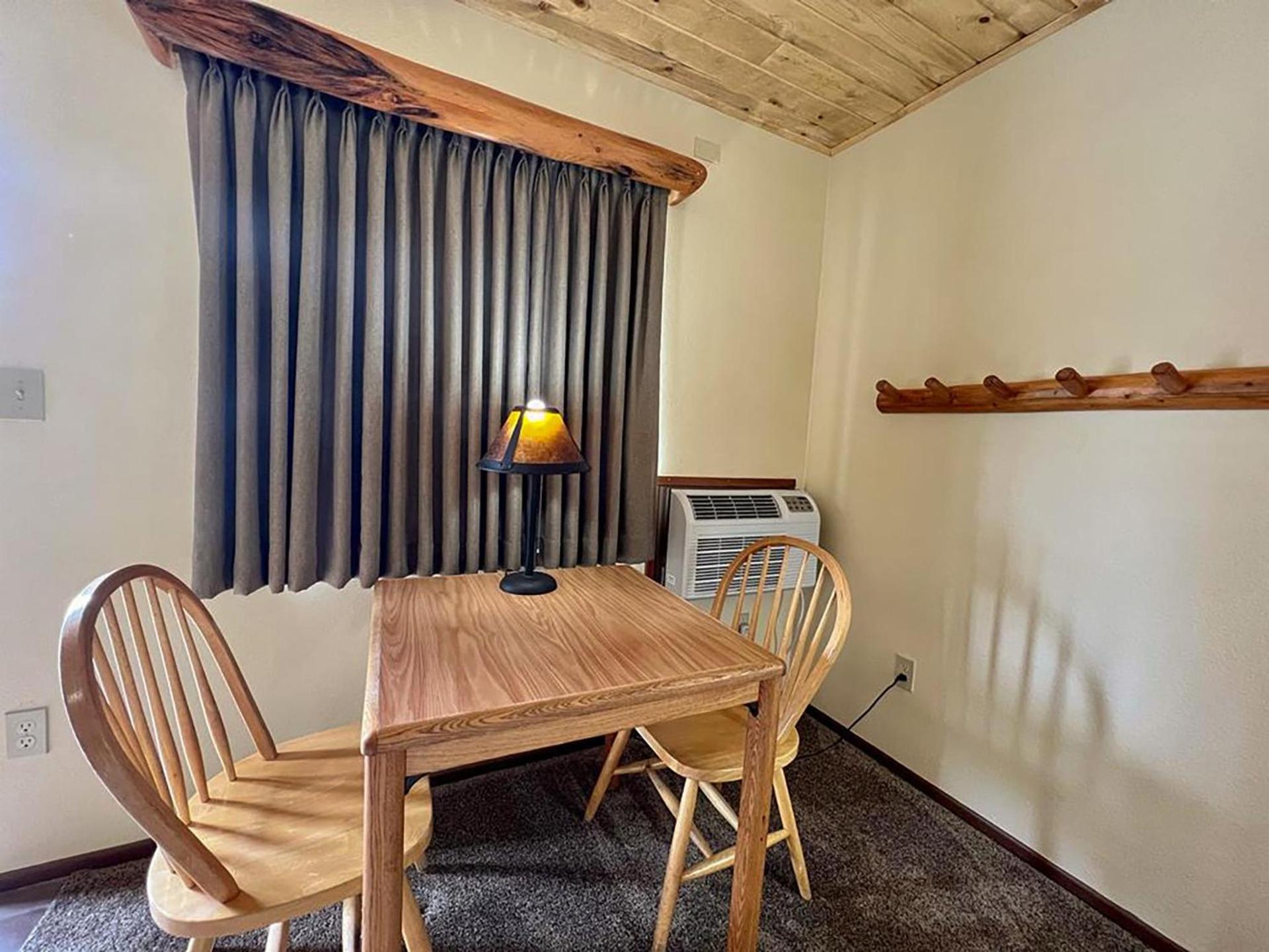 Beartooth Hideaway Inn & Cabins photo 30