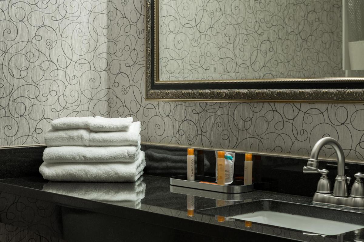 Colonial Hotel photo 16