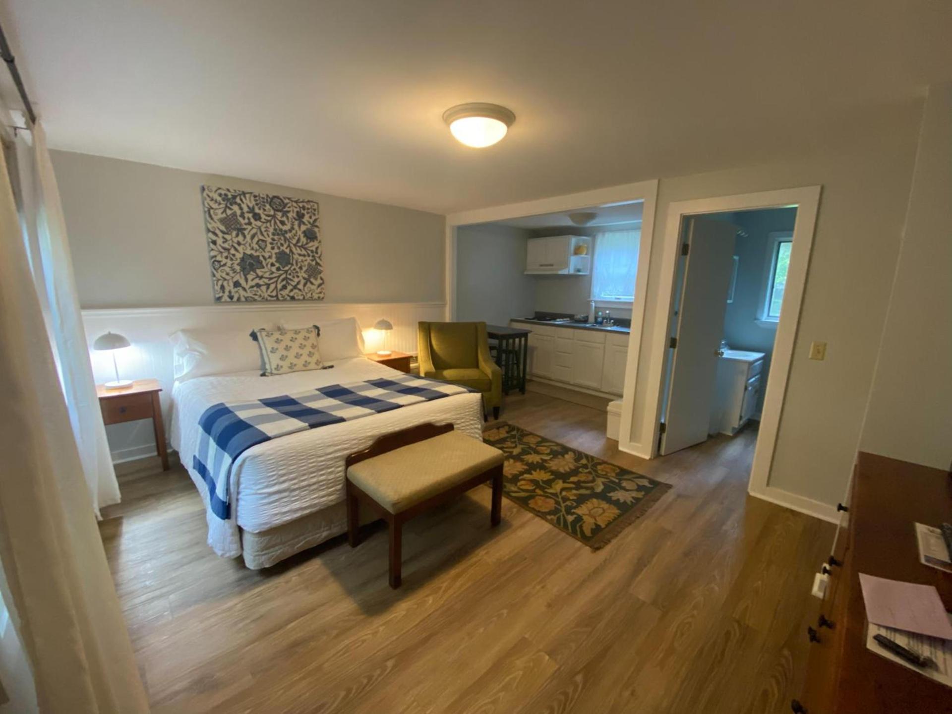 Hanscom's Motel & Cottages photo 10