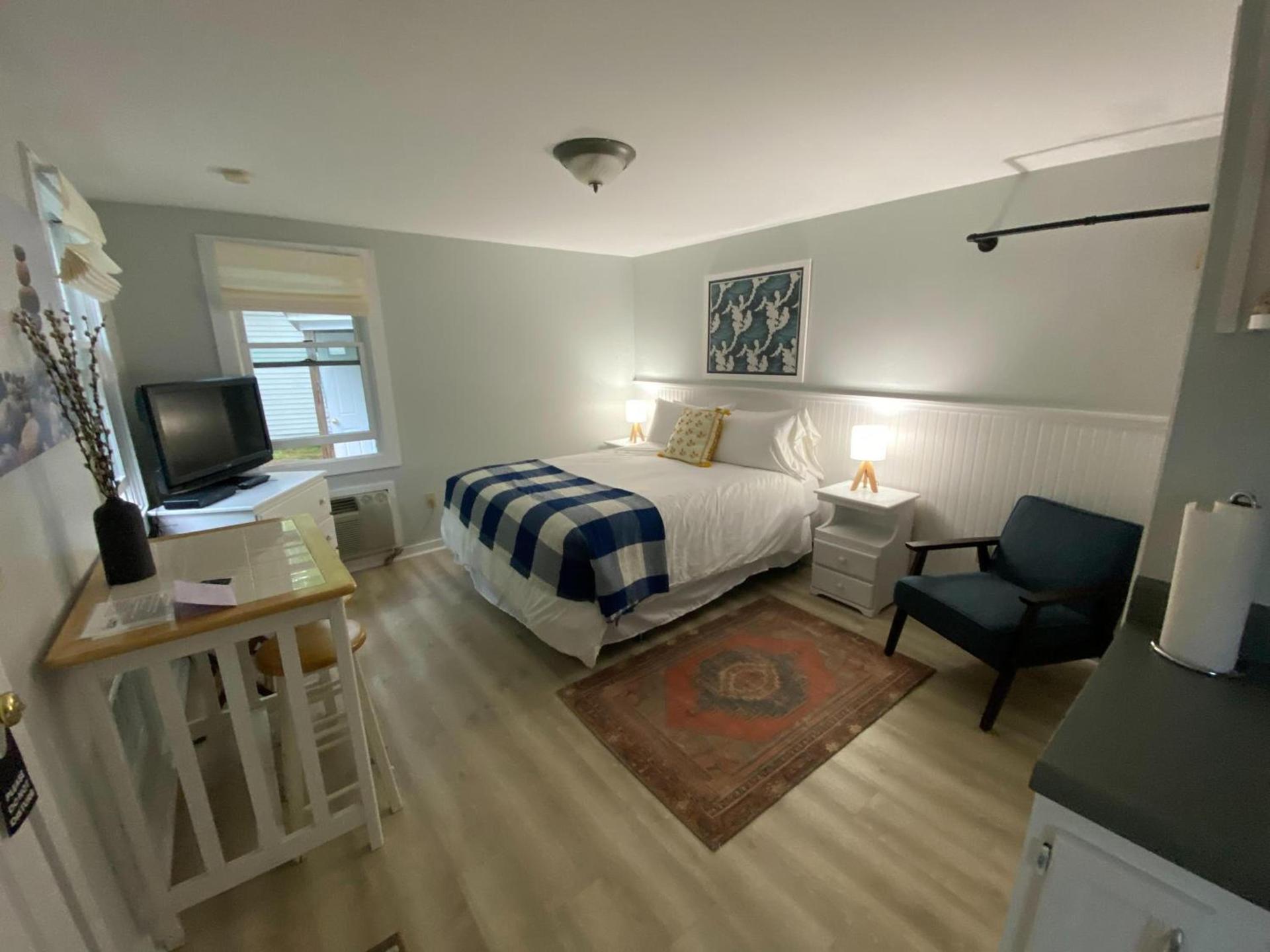 Hanscom's Motel & Cottages photo 14