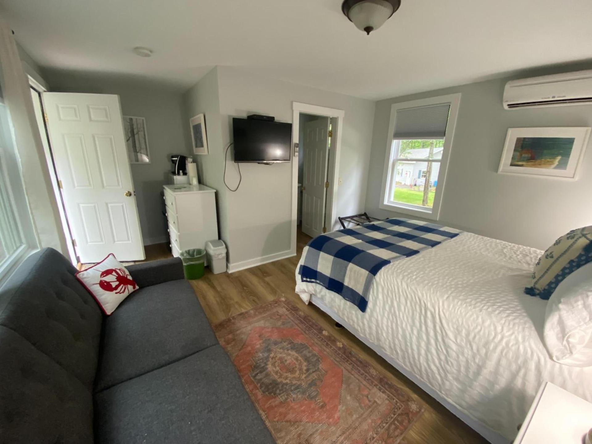 Hanscom's Motel & Cottages photo 16