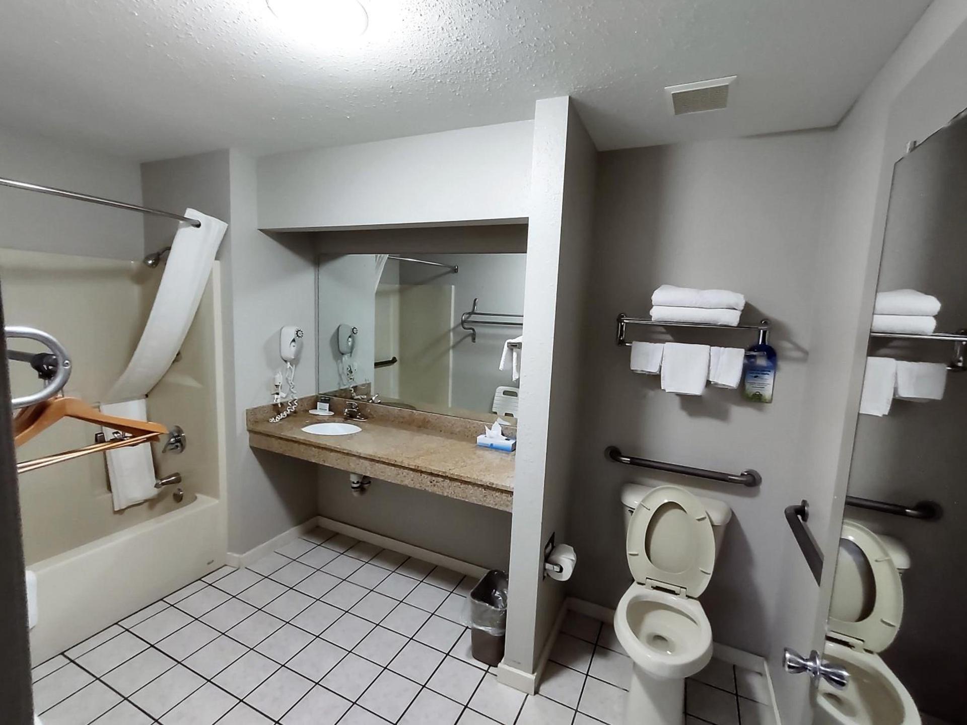 Days Inn by Wyndham Lonoke photo 29