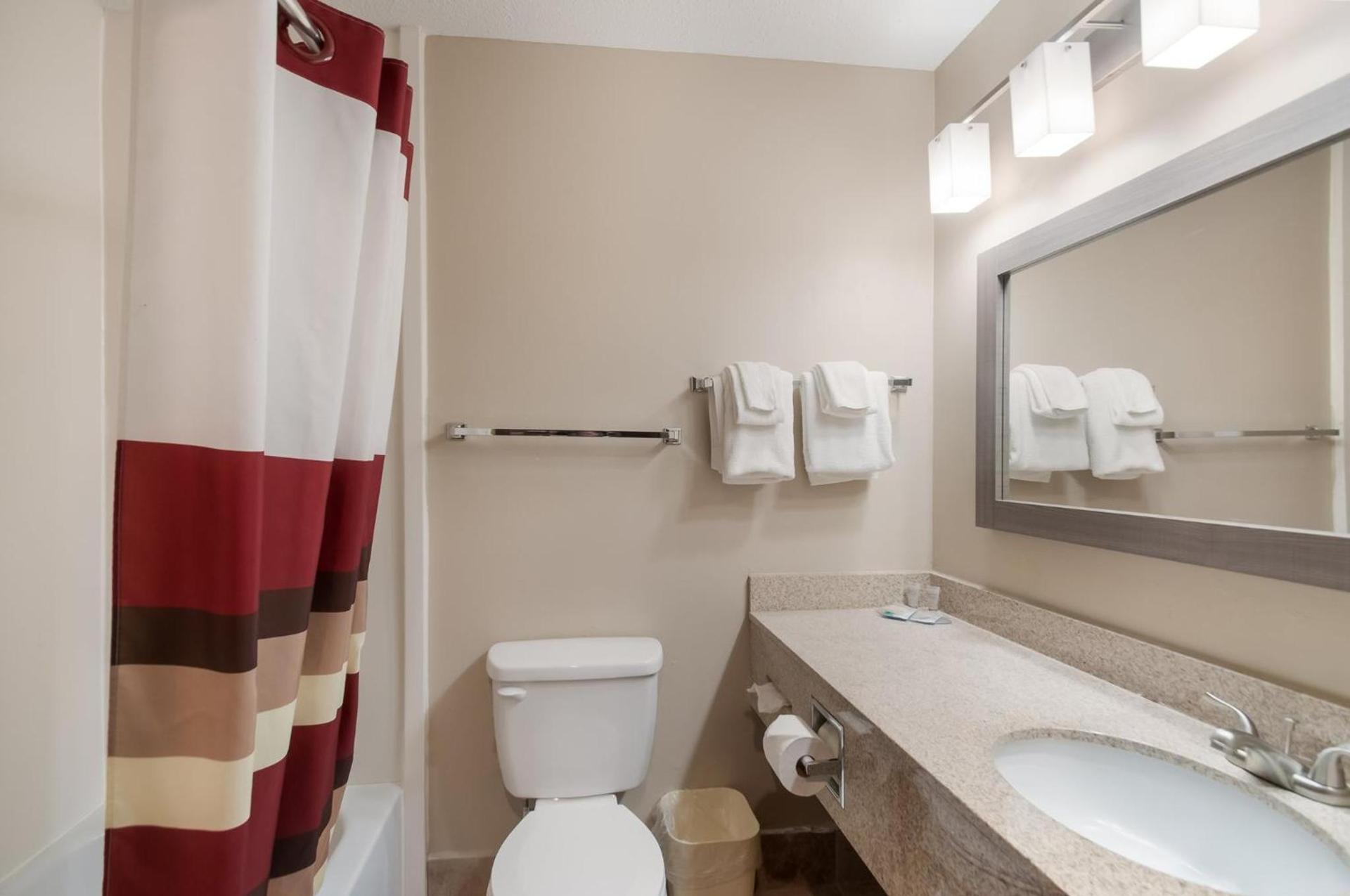 Red Roof Inn Dahlgren - Naval Base photo 53
