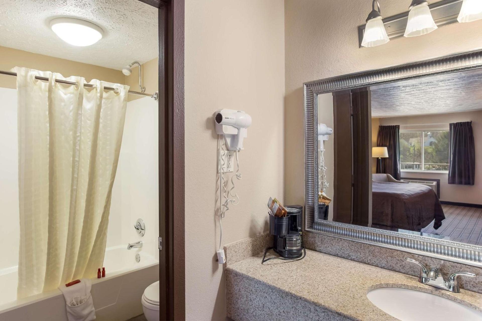 SureStay Hotel by Best Western Summersville photo 29