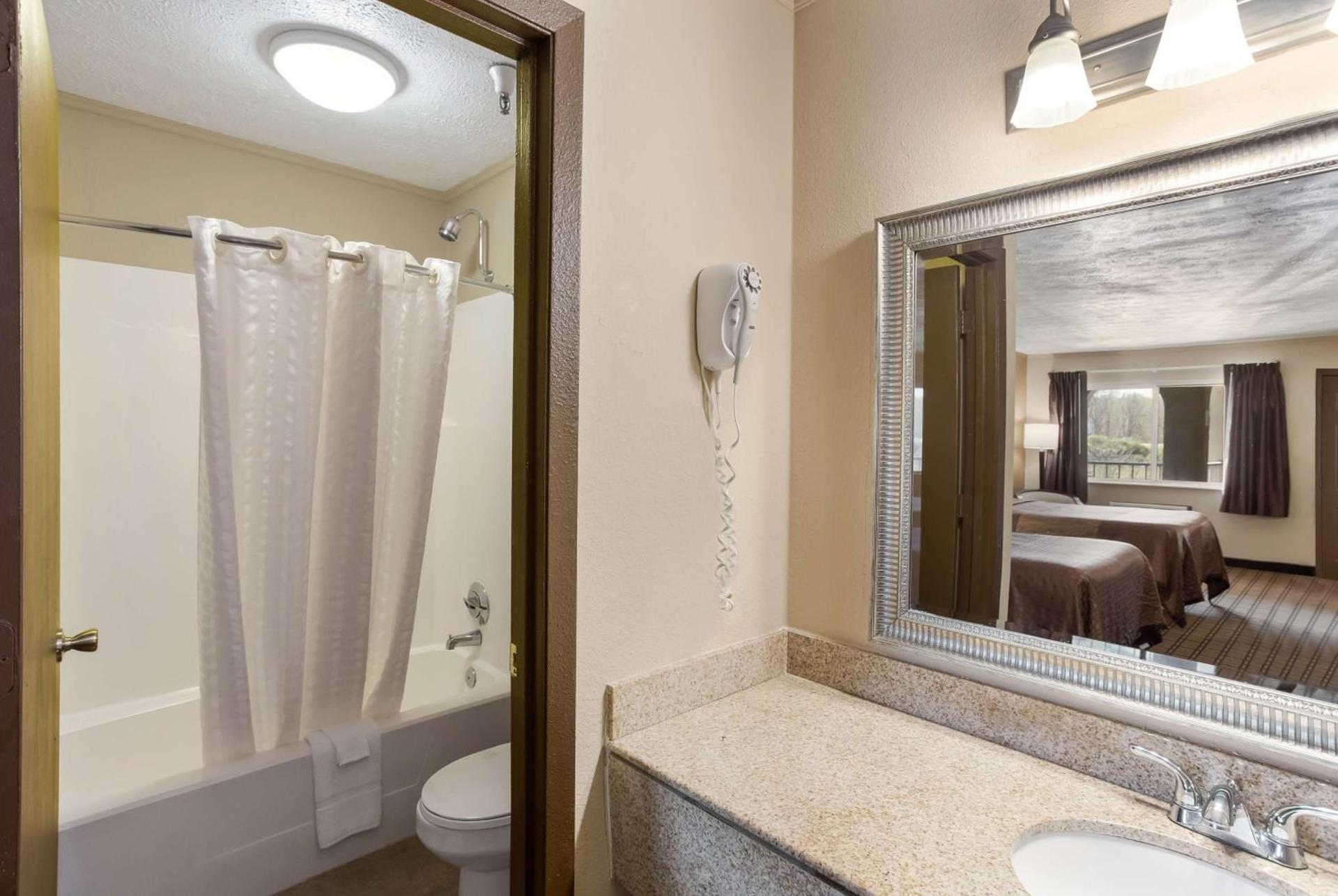 SureStay Hotel by Best Western Summersville photo 22