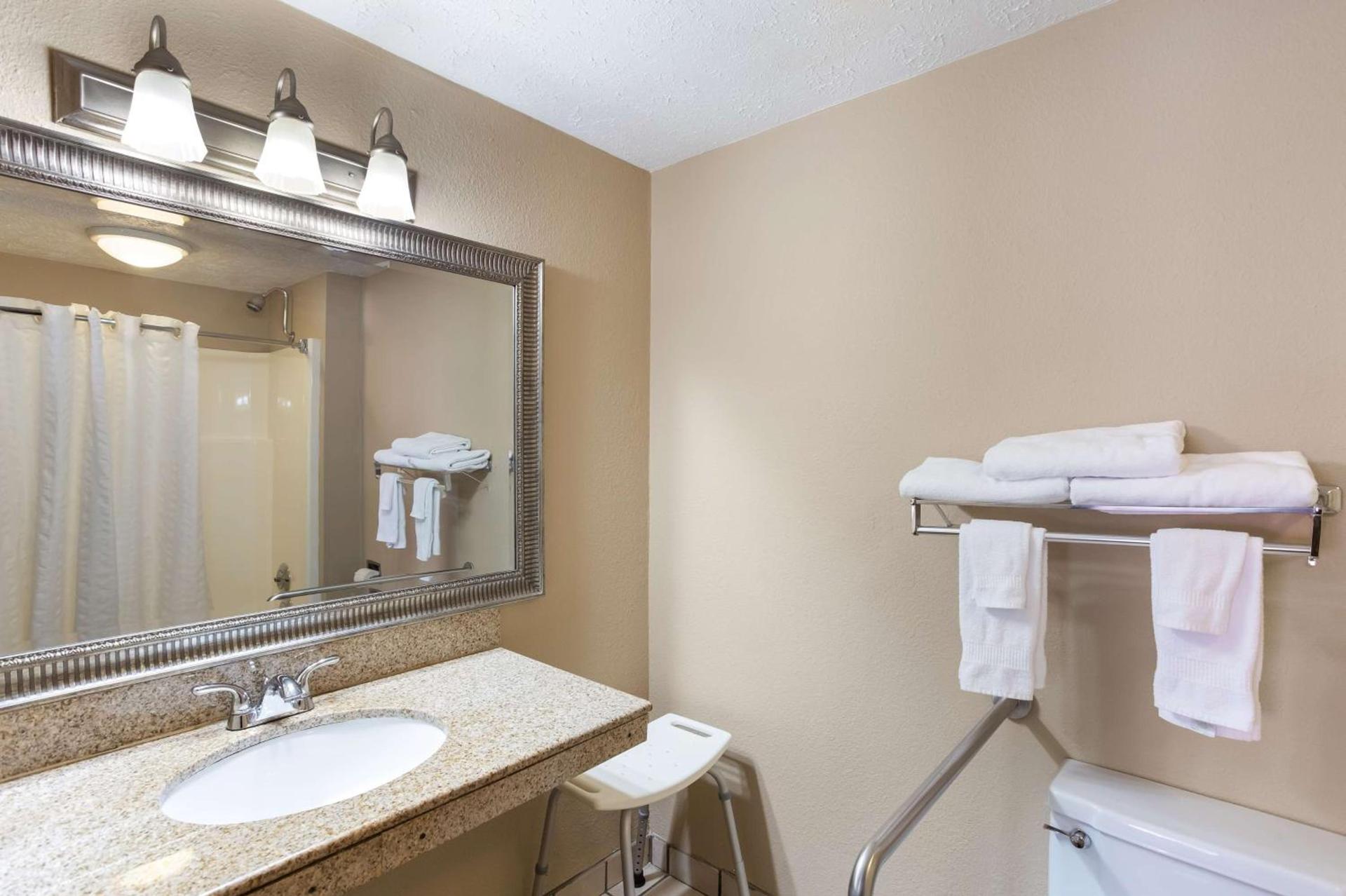 SureStay Hotel by Best Western Summersville photo 24
