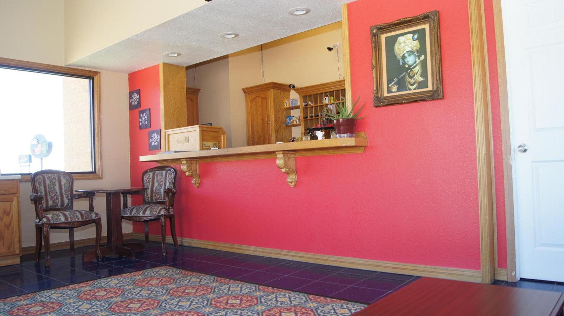 Holiday Lodge & Suites photo 3