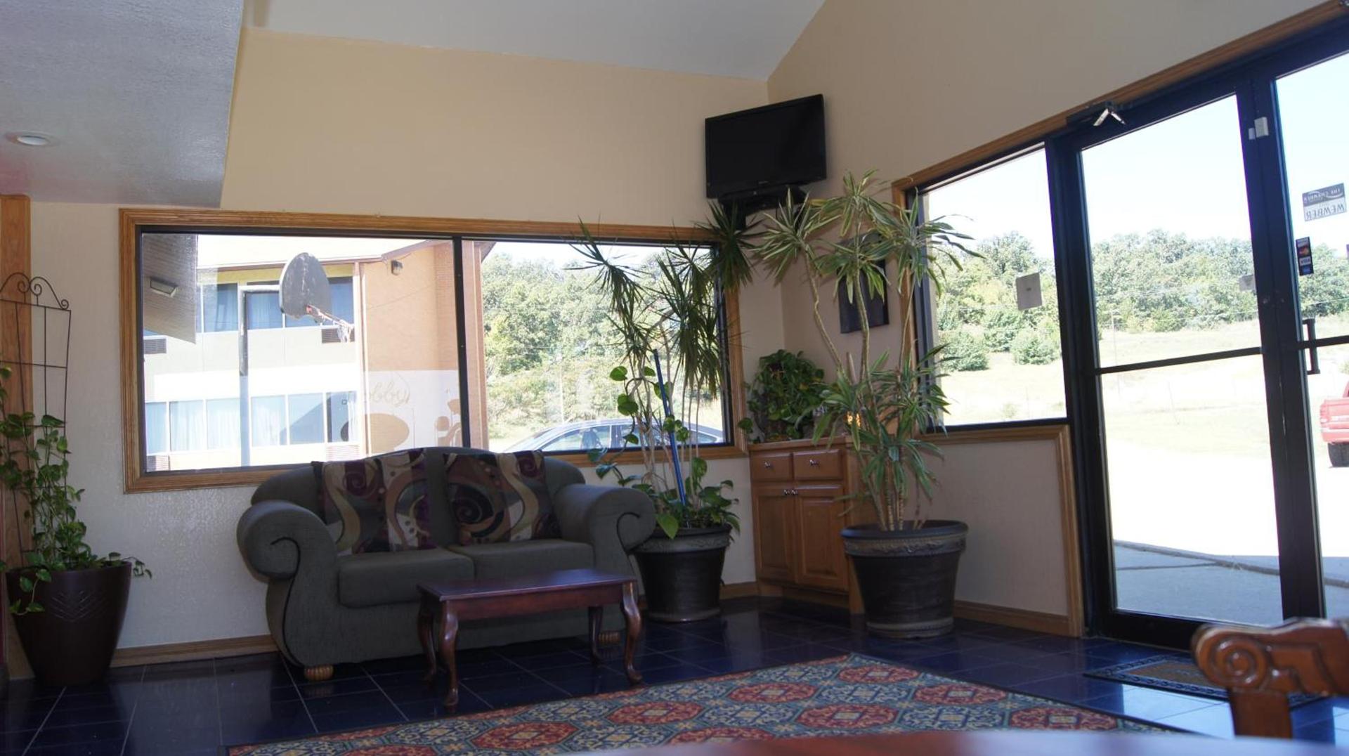 Holiday Lodge & Suites photo 5