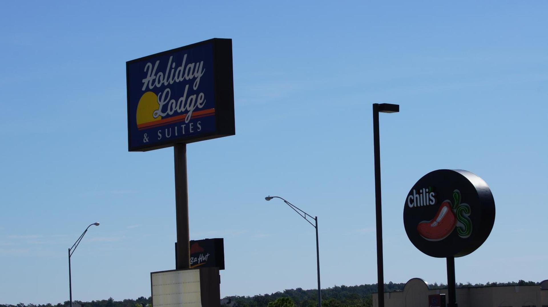 Holiday Lodge & Suites photo 33