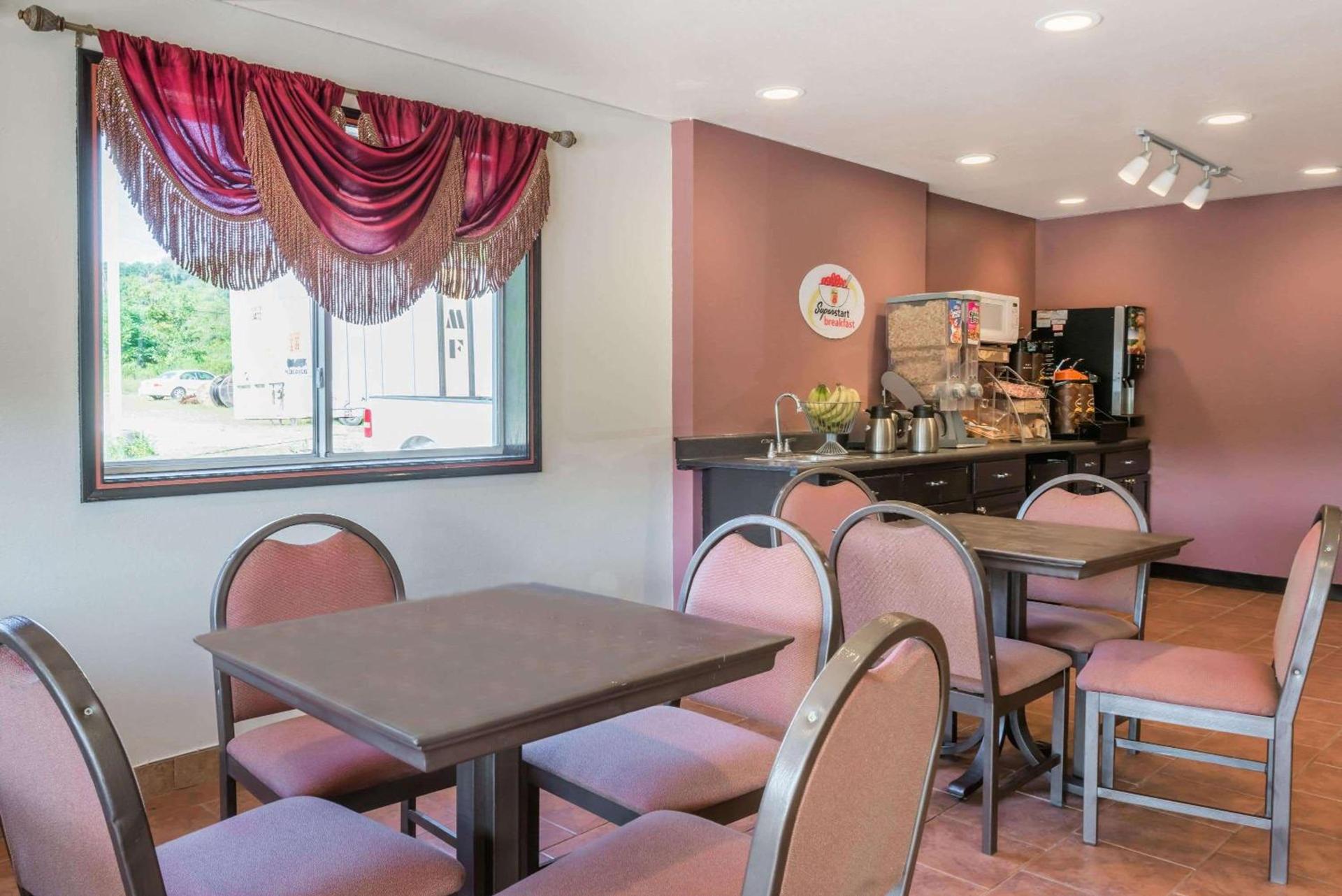 Super 8 by Wyndham Pittsburgh/Monroeville photo 15