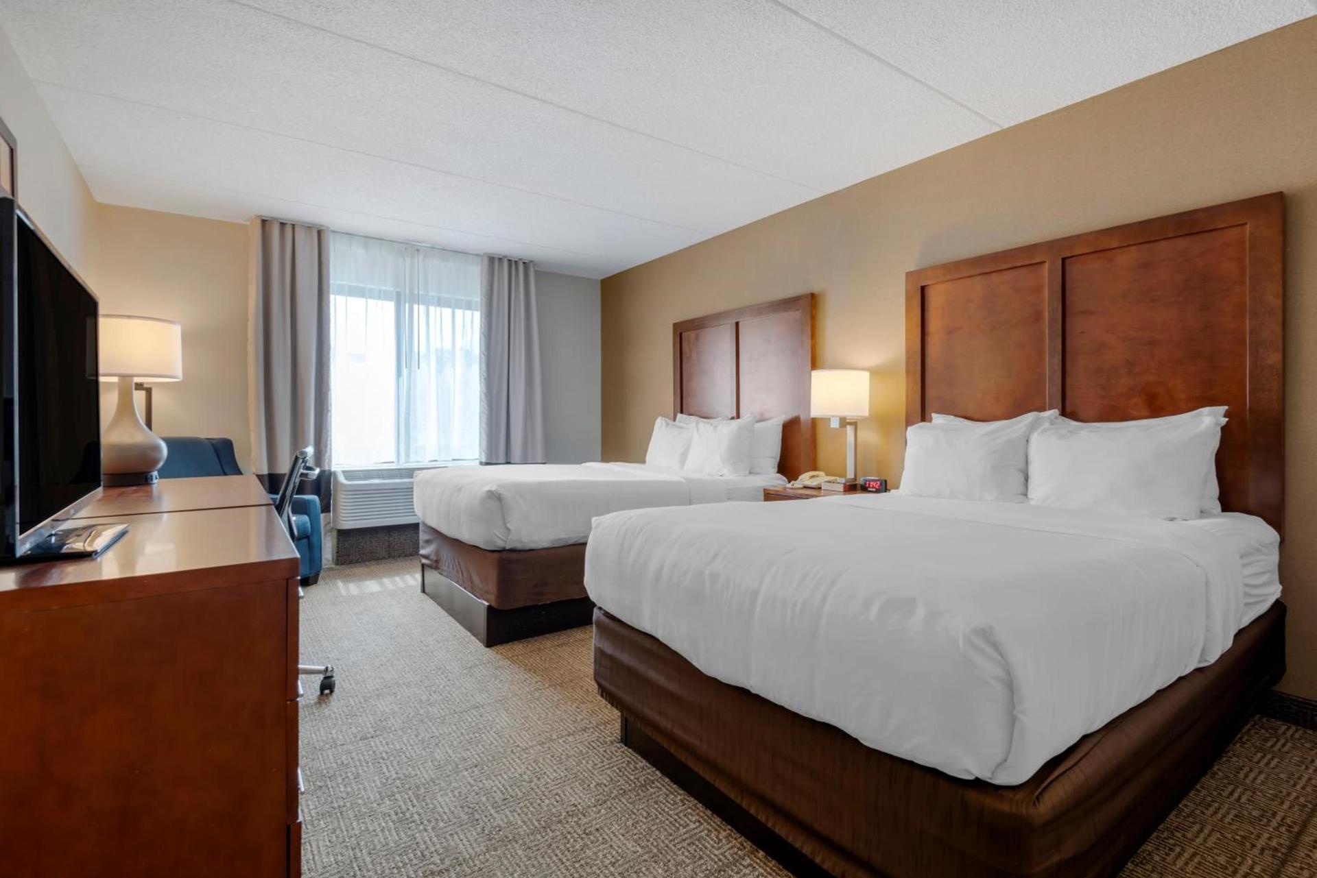 Comfort Inn The Pointe photo 59