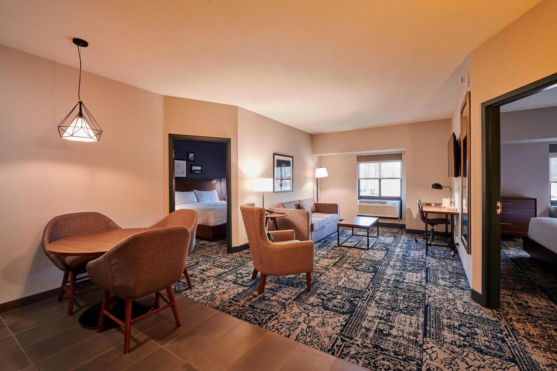 Four Points by Sheraton Cleveland-Eastlake photo 21