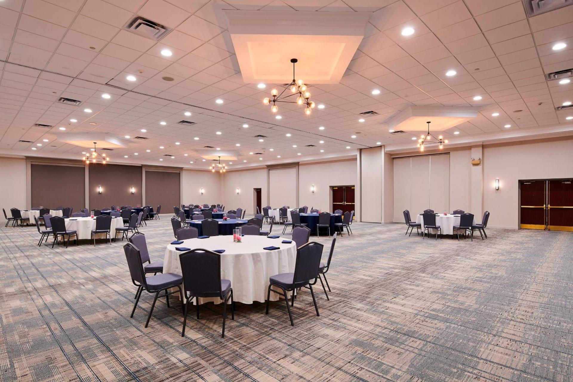 Four Points by Sheraton Cleveland-Eastlake photo 33