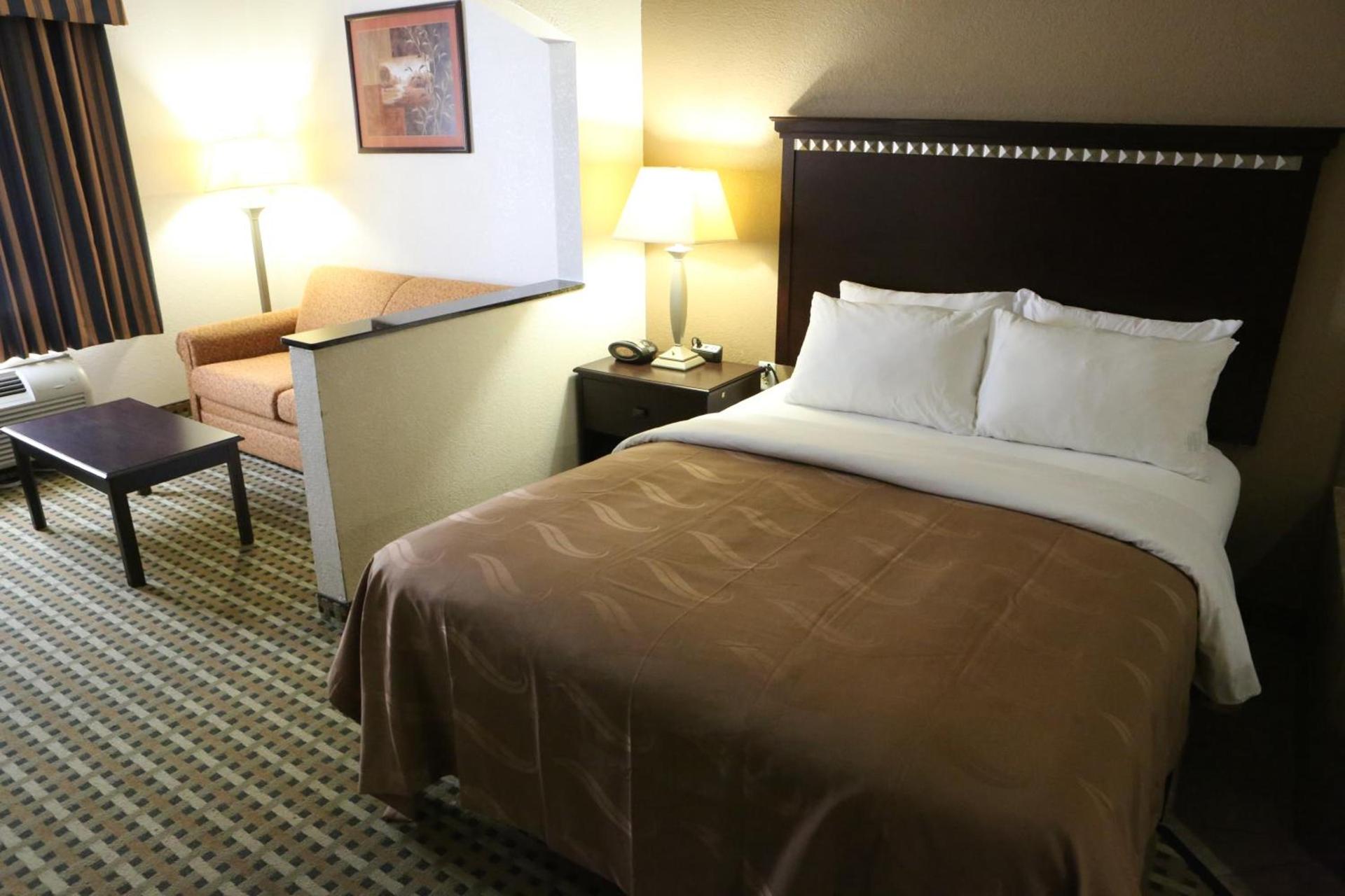 Quality Suites Burleson - Ft Worth photo 39
