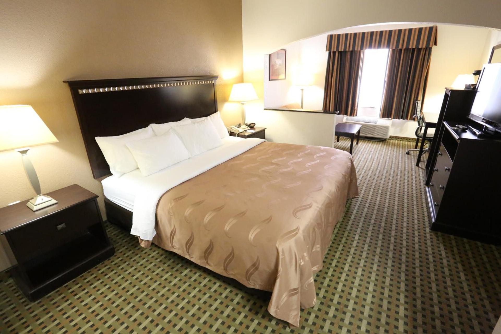 Quality Suites Burleson - Ft Worth photo 40