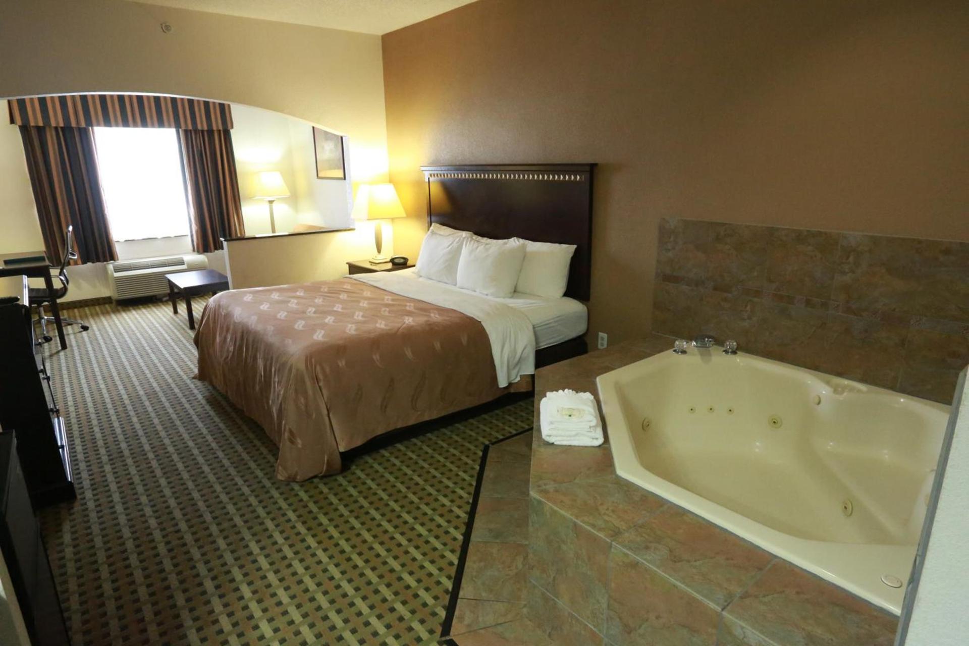 Quality Suites Burleson - Ft Worth photo 41