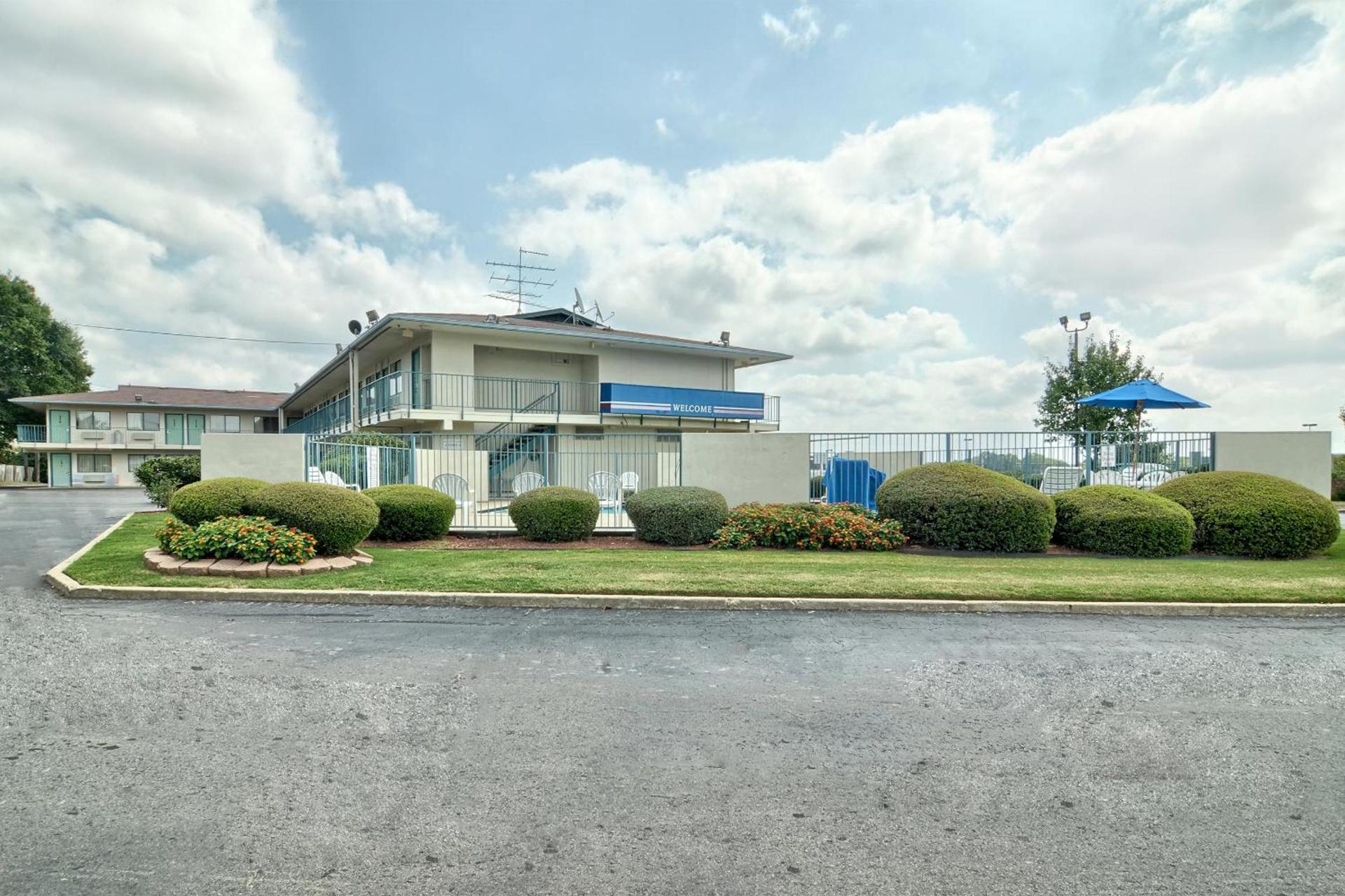 Skyline Inn photo 13